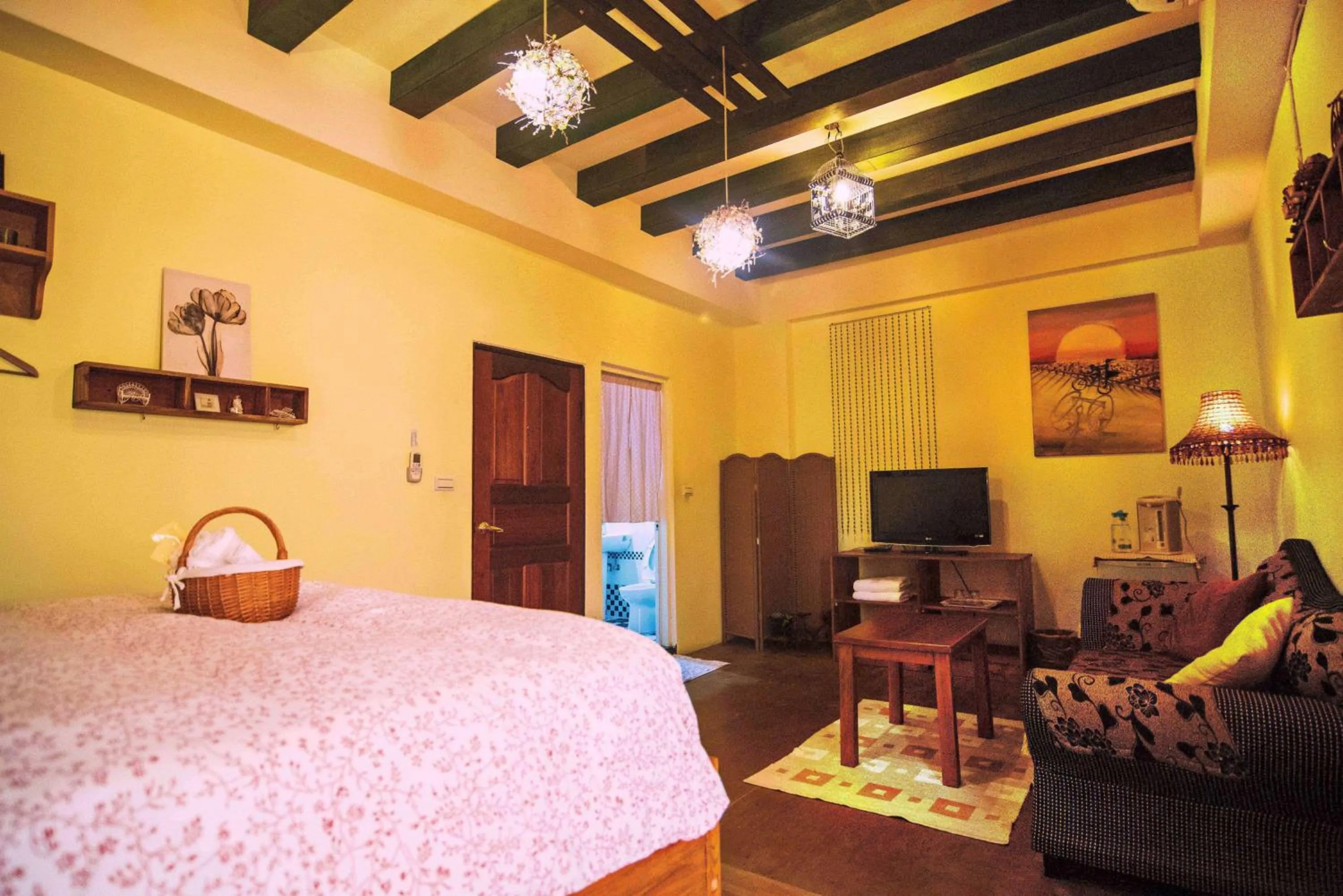 Photo of the whole room, Bed in Seville Countrified B&B