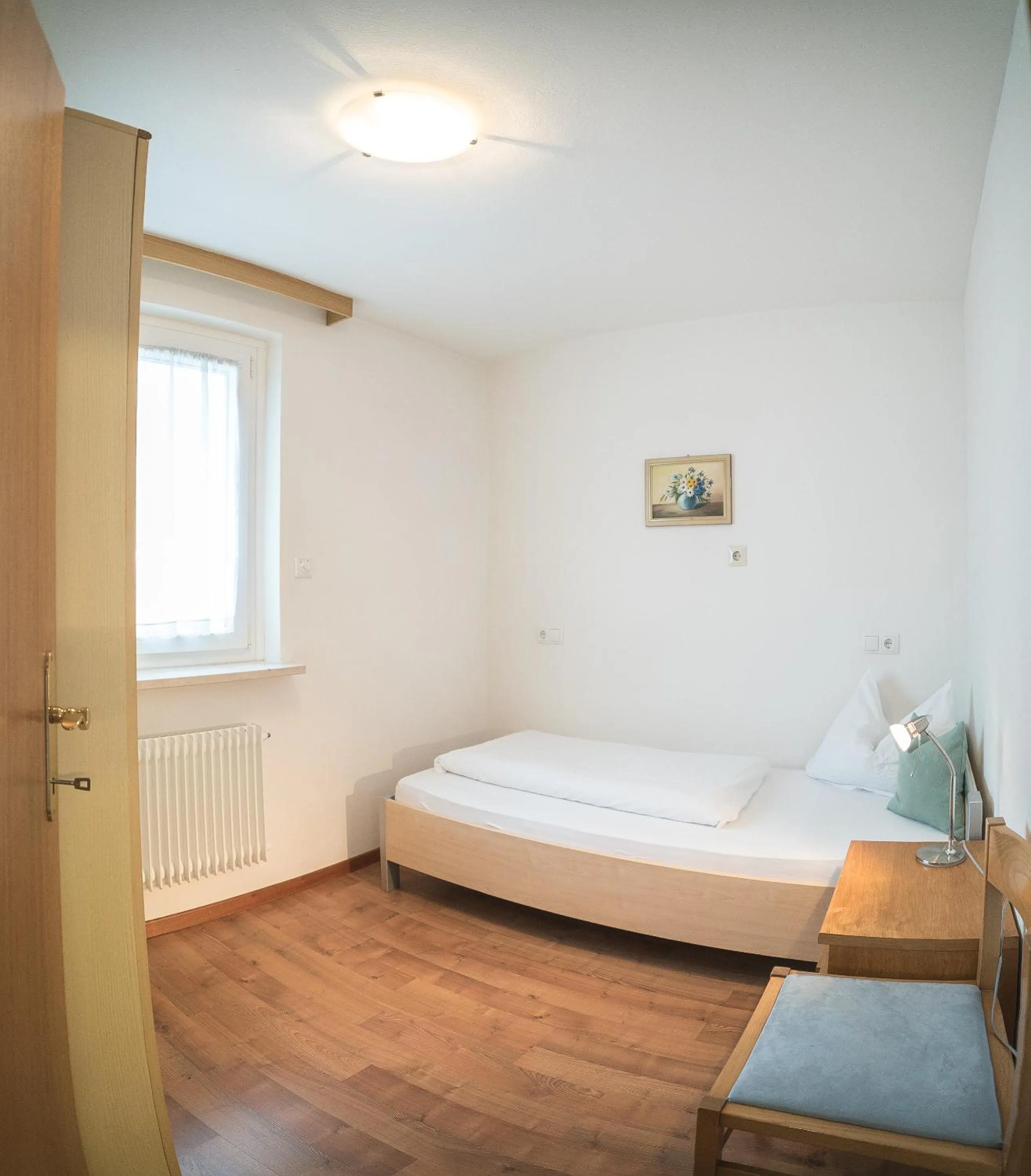 Photo of the whole room, Bed in Residence Ortlerhof