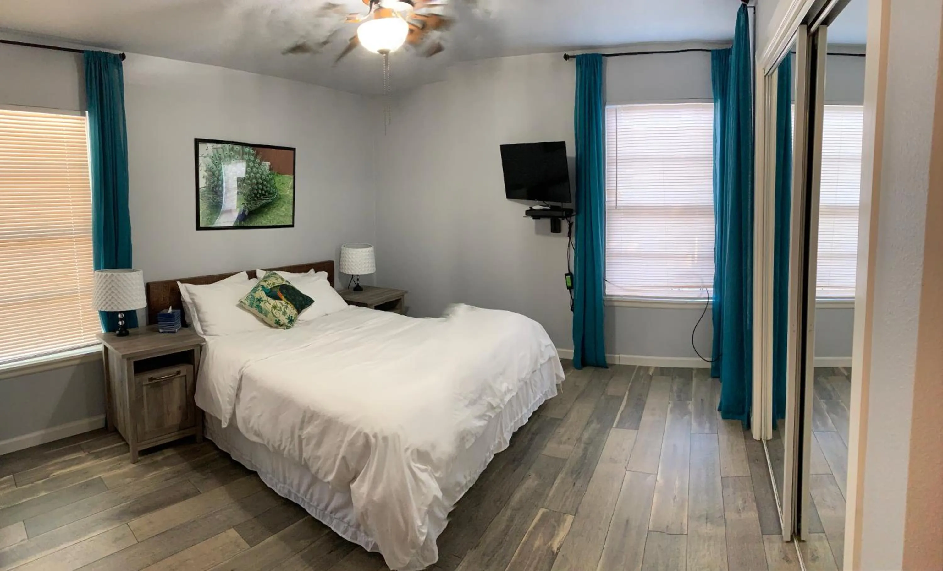 Bedroom, Bed in The Peahen House