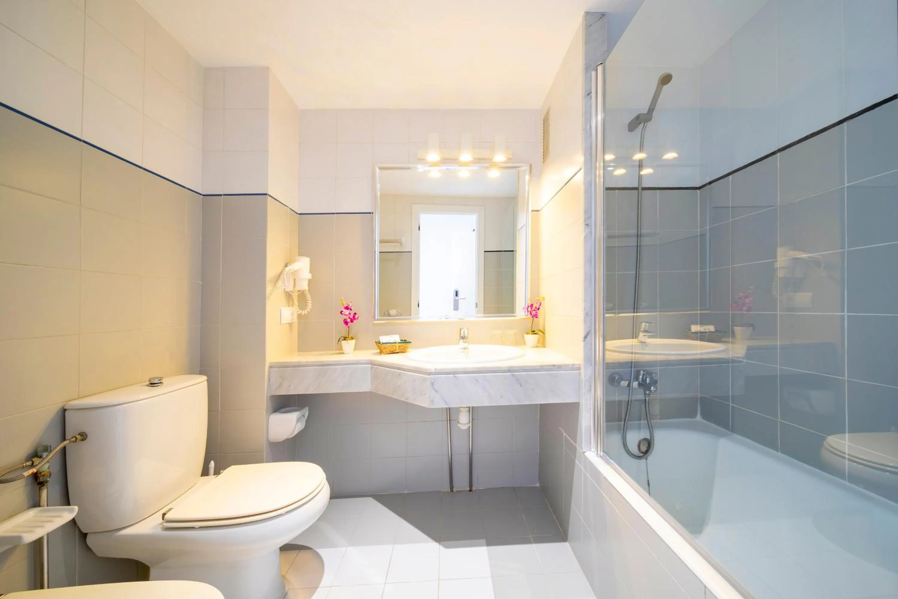 Bathroom in Hostal Molins Park