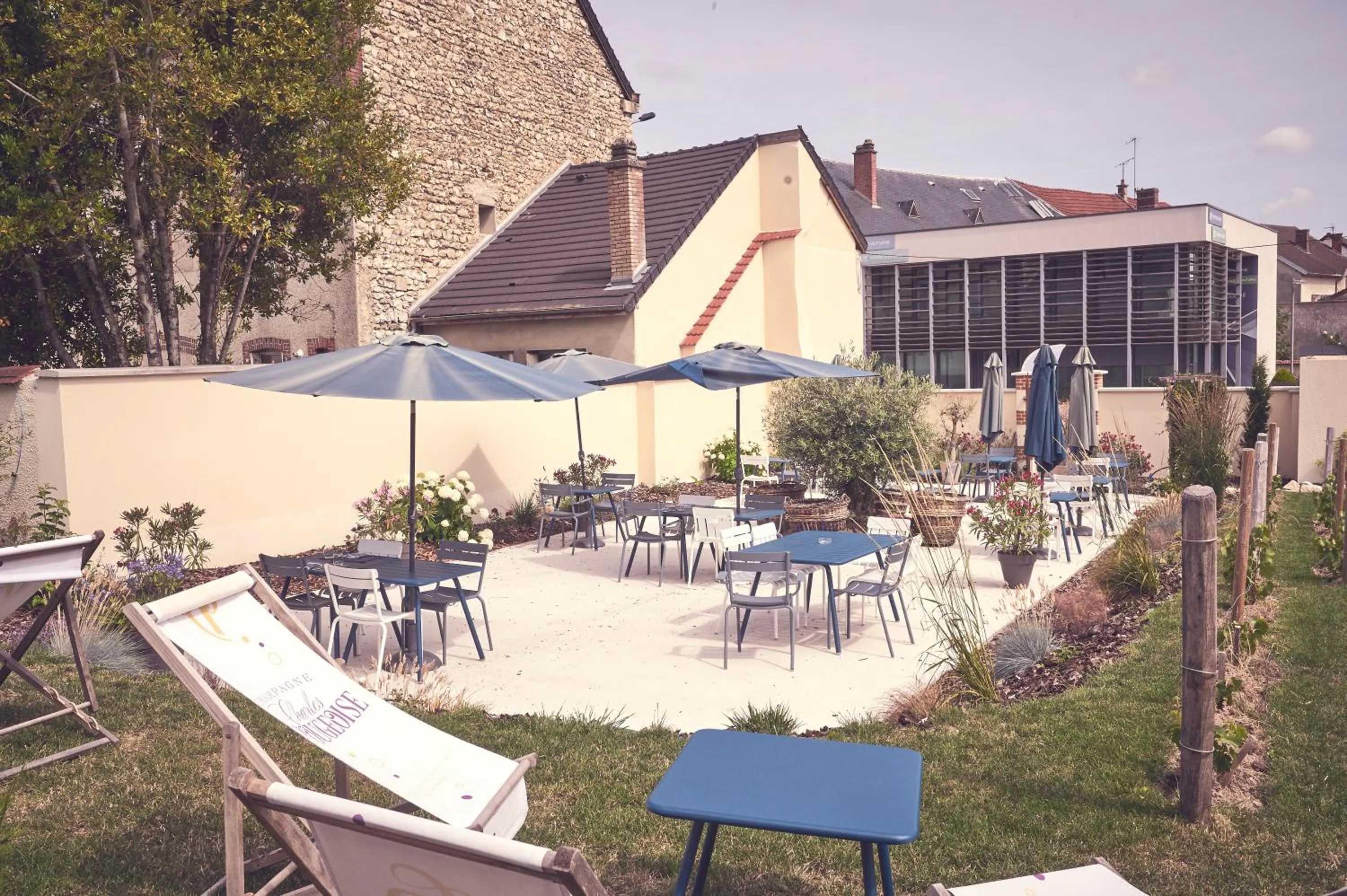 Property building in Best Western Le Relais du Vigneron