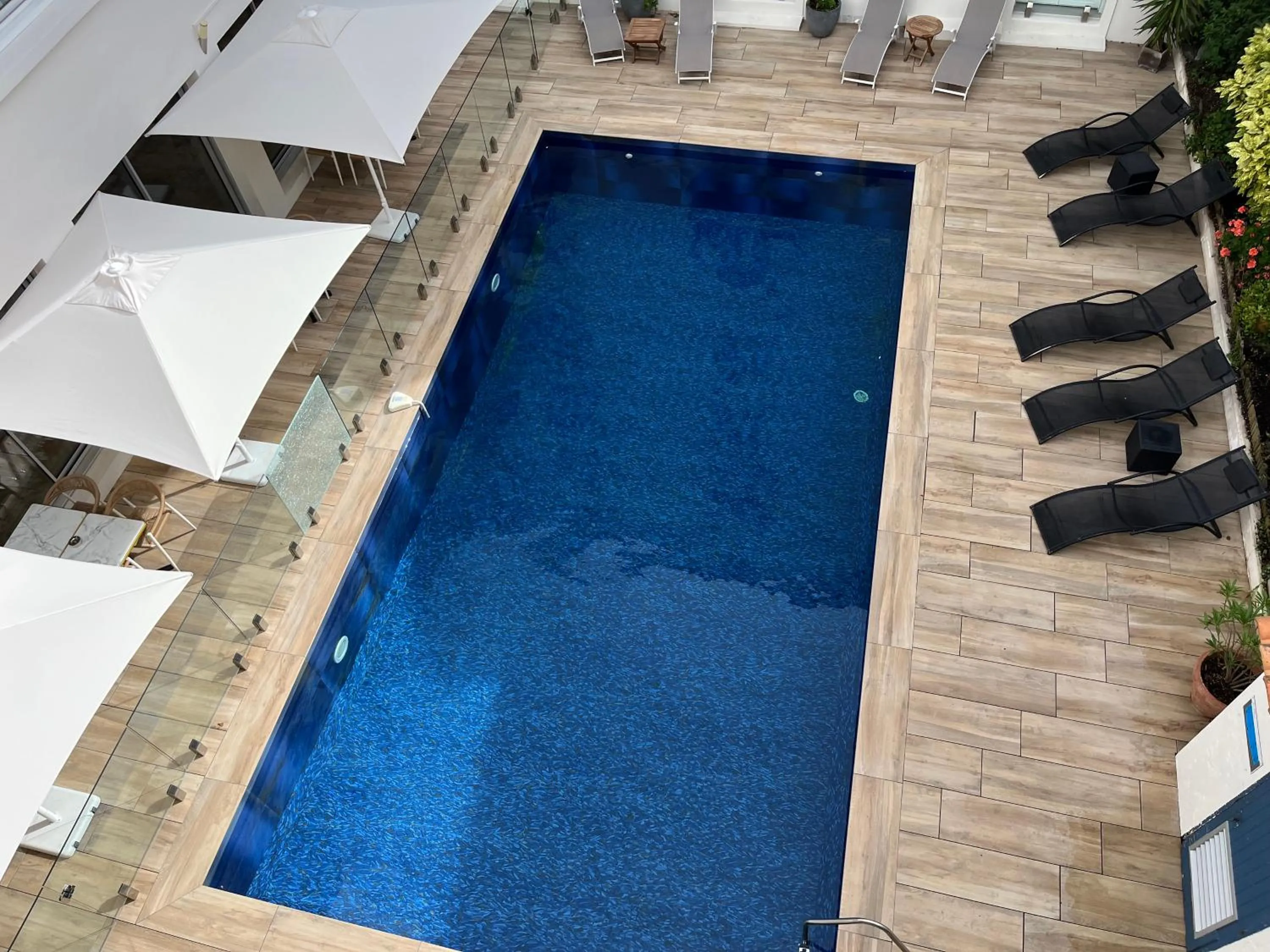 Swimming pool in Hôtel Le Yachtman, The Originals Collection