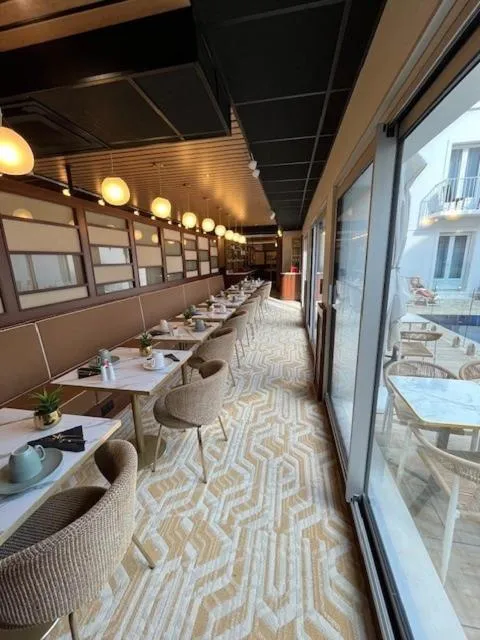 Breakfast in Hôtel Le Yachtman, The Originals Collection