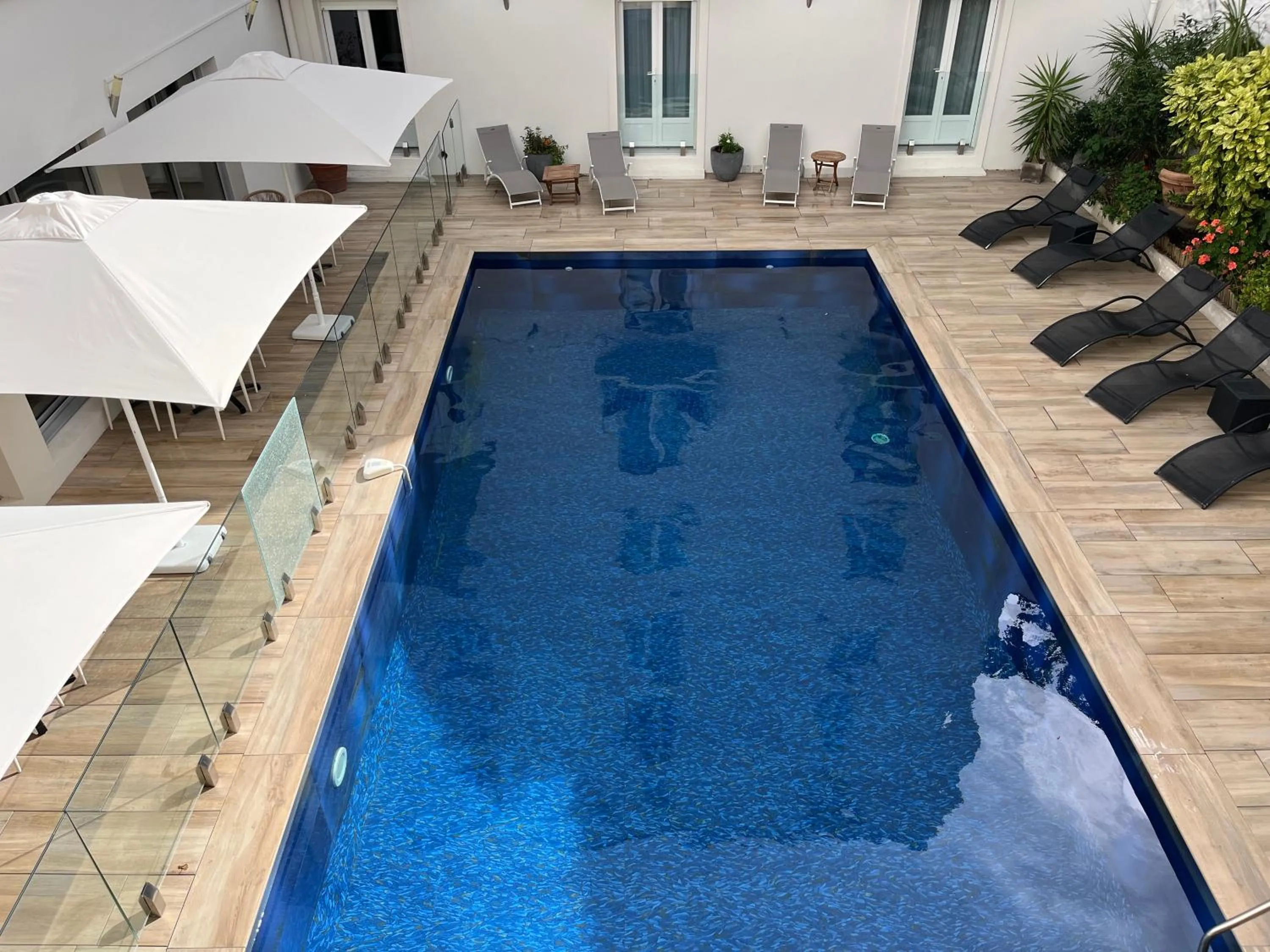 Swimming pool in Hôtel Le Yachtman, The Originals Collection
