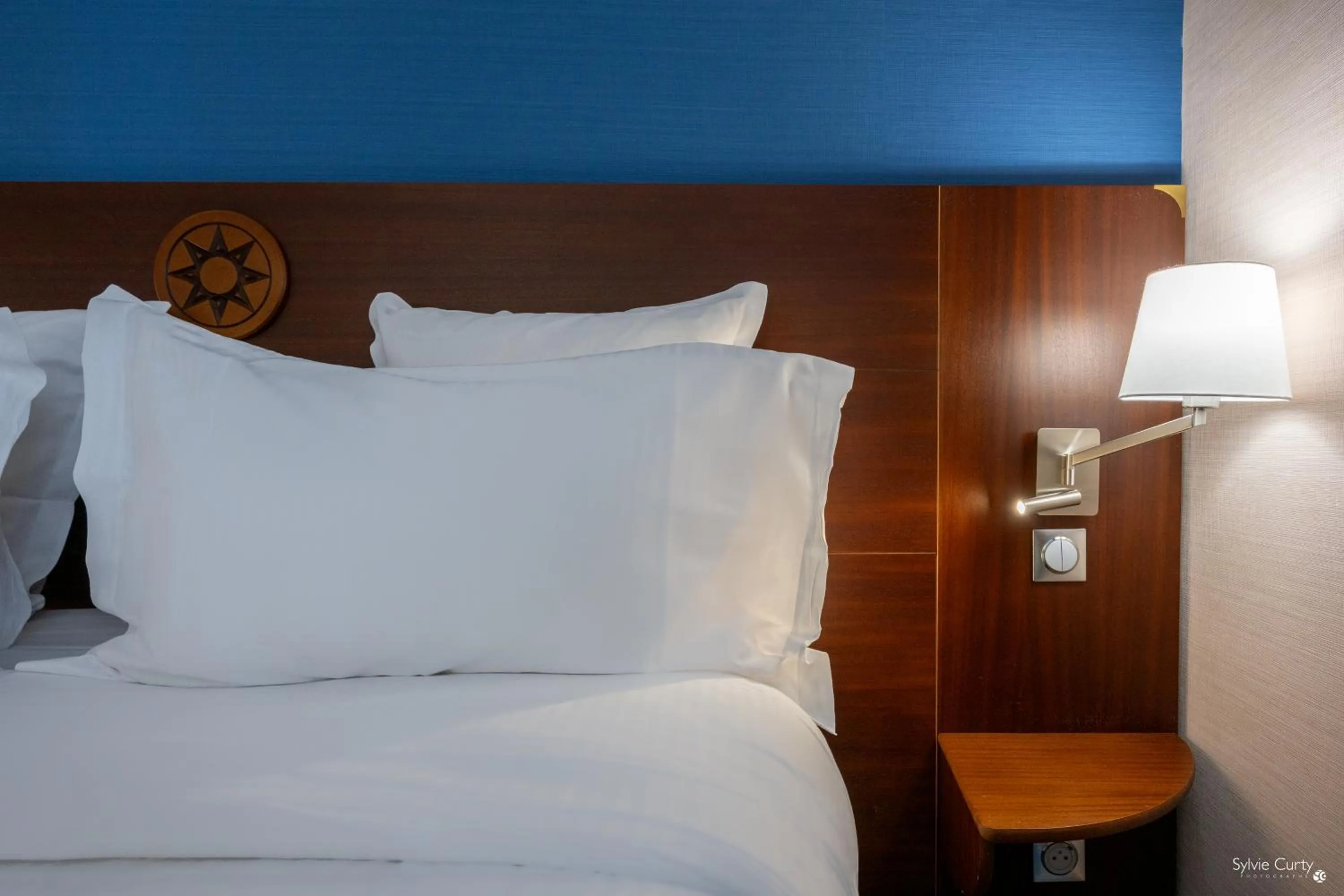 Bedroom, Bed in Hôtel Le Yachtman, The Originals Collection