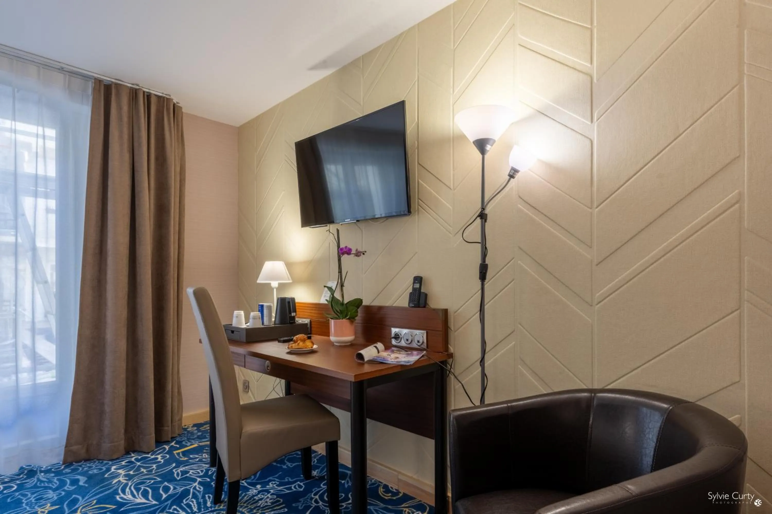 Bedroom in Hôtel Le Yachtman, The Originals Collection