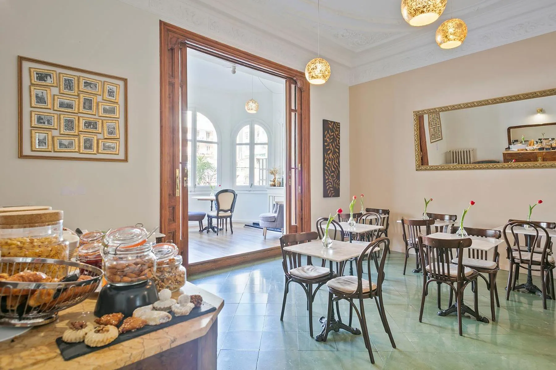 Dining area in Mihlton Barcelona Boutique B&B
