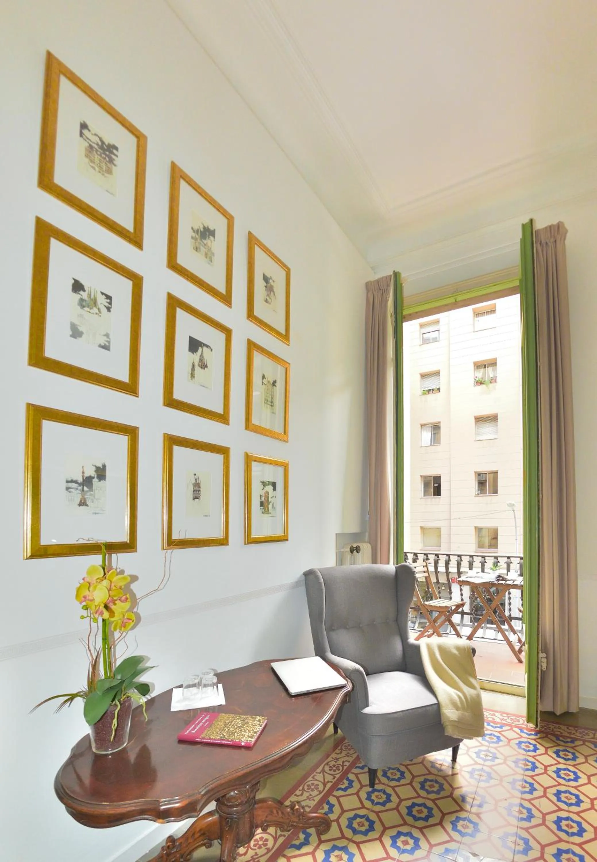 Seating area in Mihlton Barcelona Boutique B&B