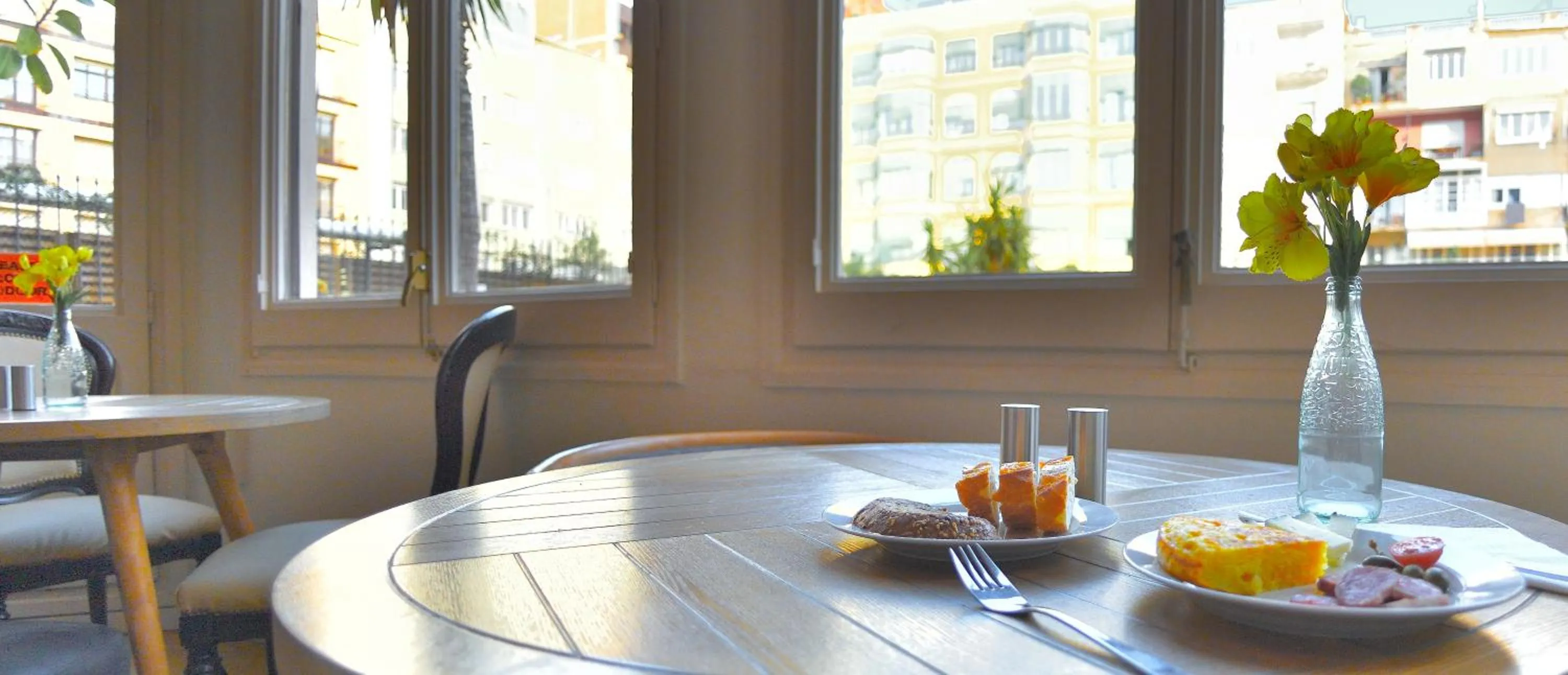 Dining area in Mihlton Barcelona Boutique B&B