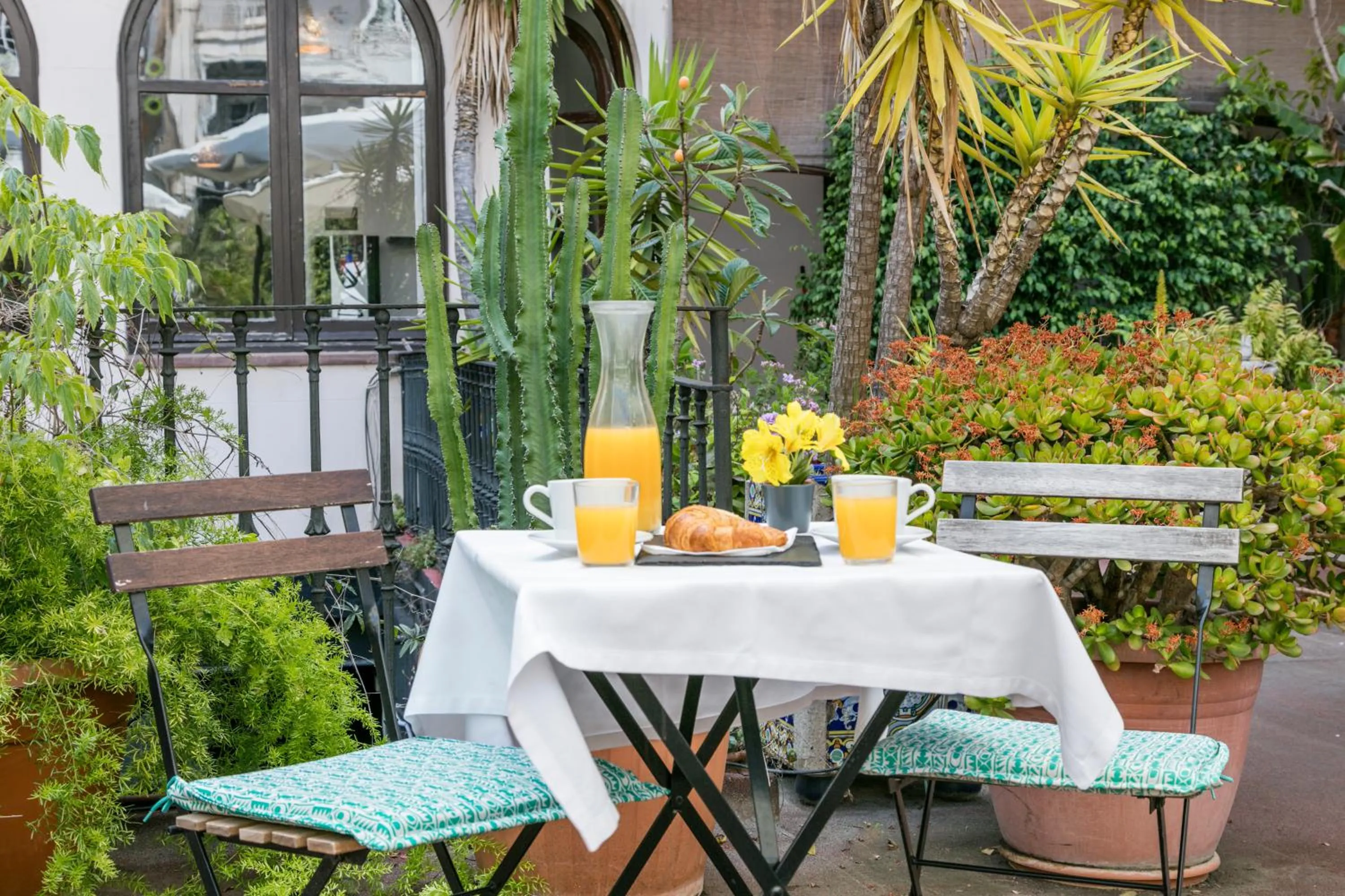 Patio in Mihlton Barcelona Boutique B&B