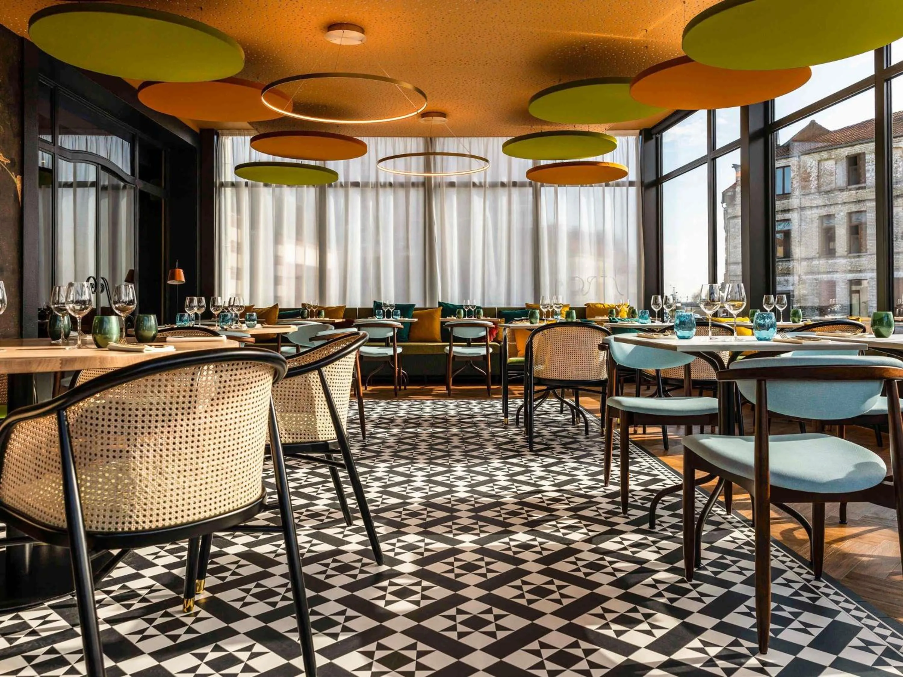 Restaurant/places to eat in Mercure Saint Omer Centre Gare