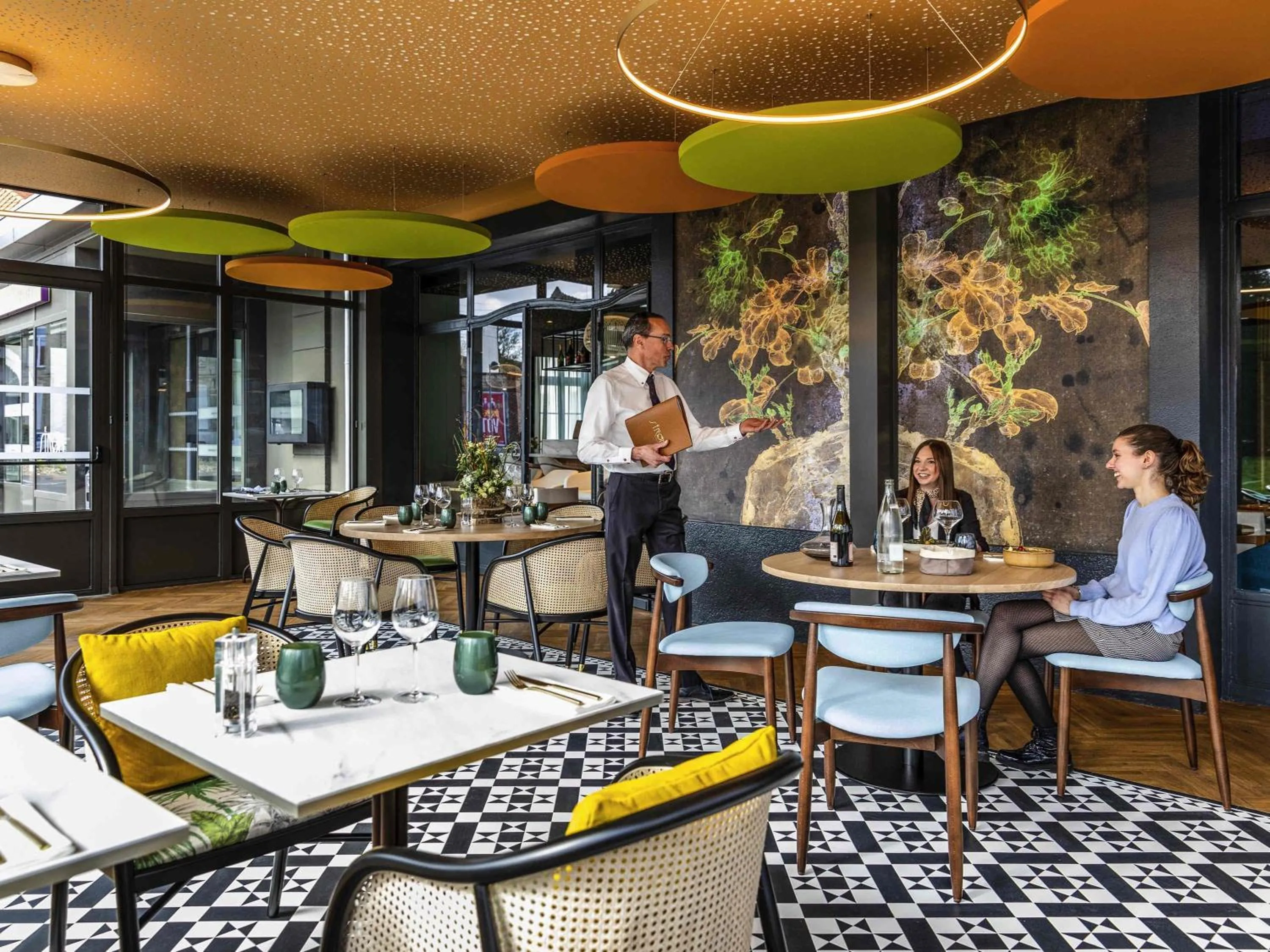 Restaurant/places to eat in Mercure Saint Omer Centre Gare