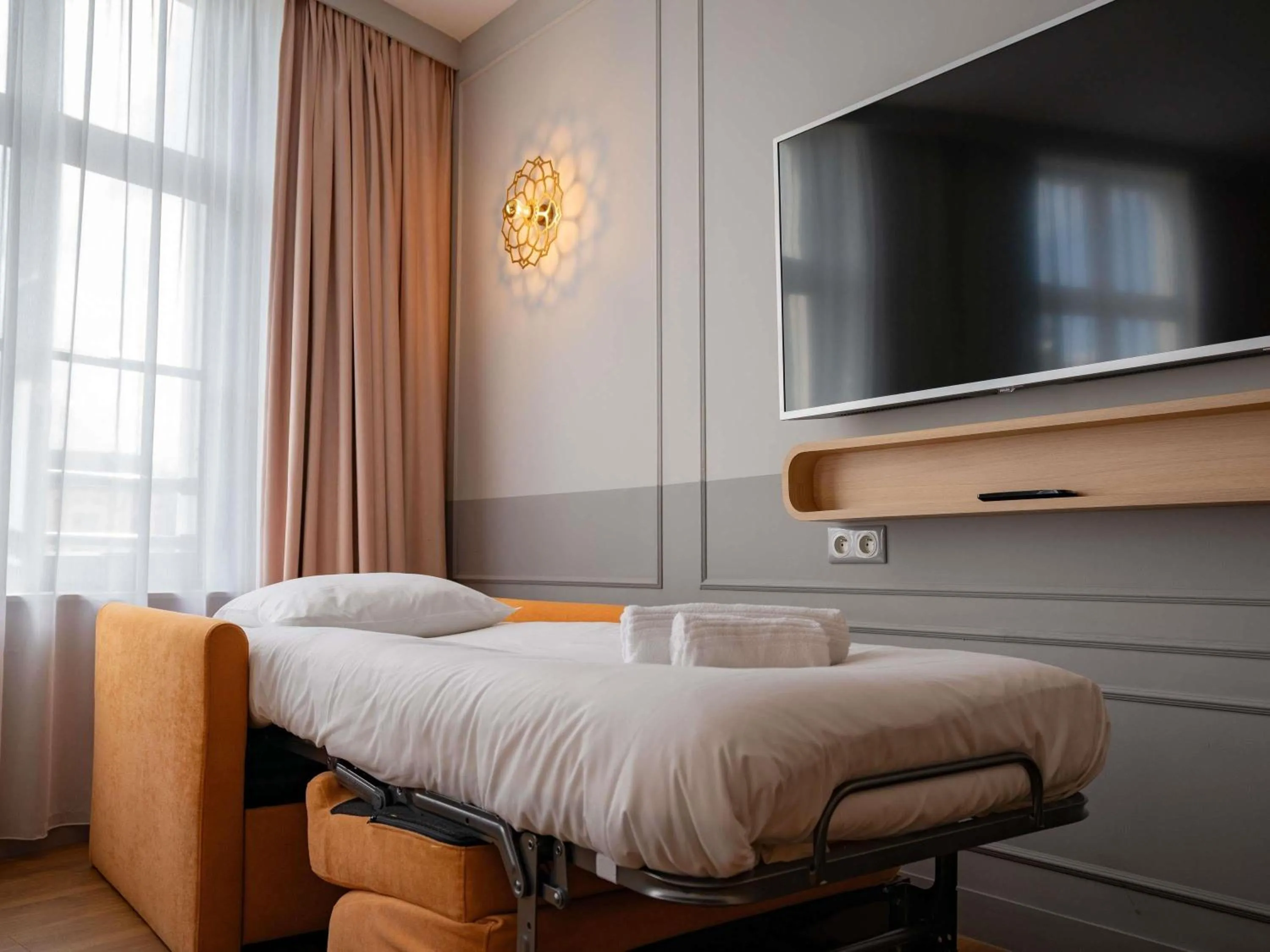 Bedroom, Bed in Mercure Saint Omer Centre Gare