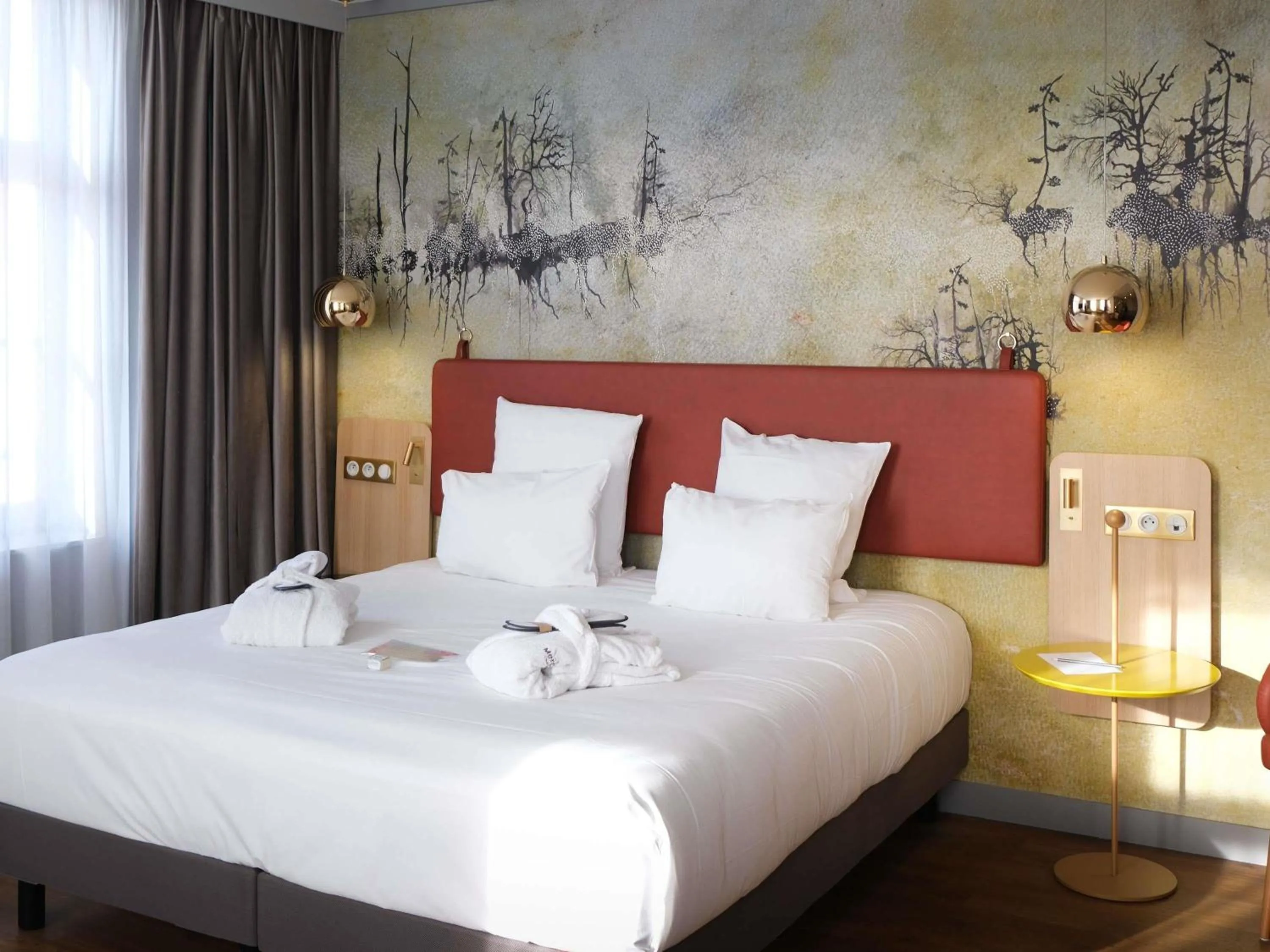 Bedroom, Bed in Mercure Saint Omer Centre Gare