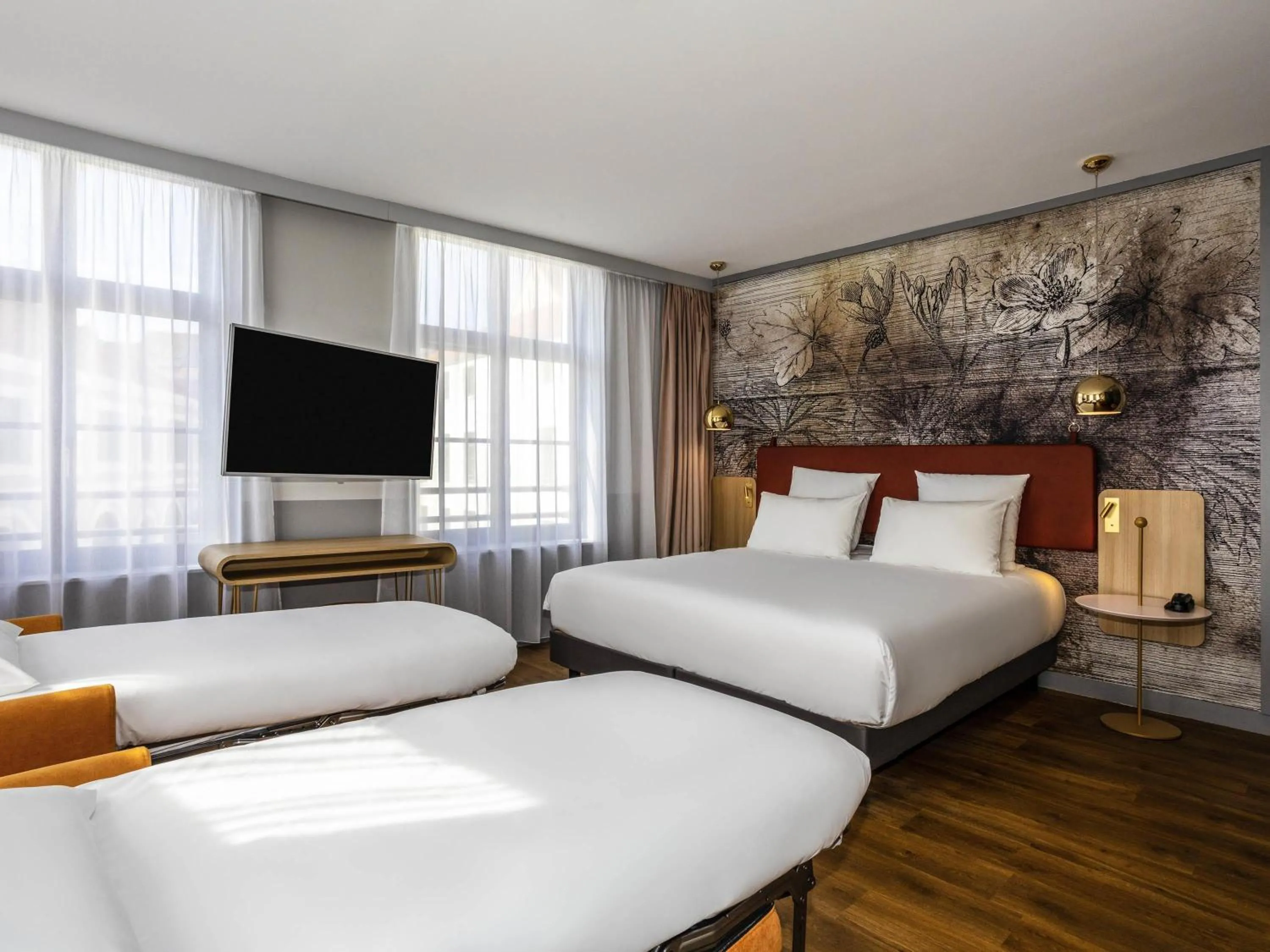 Photo of the whole room, Bed in Mercure Saint Omer Centre Gare