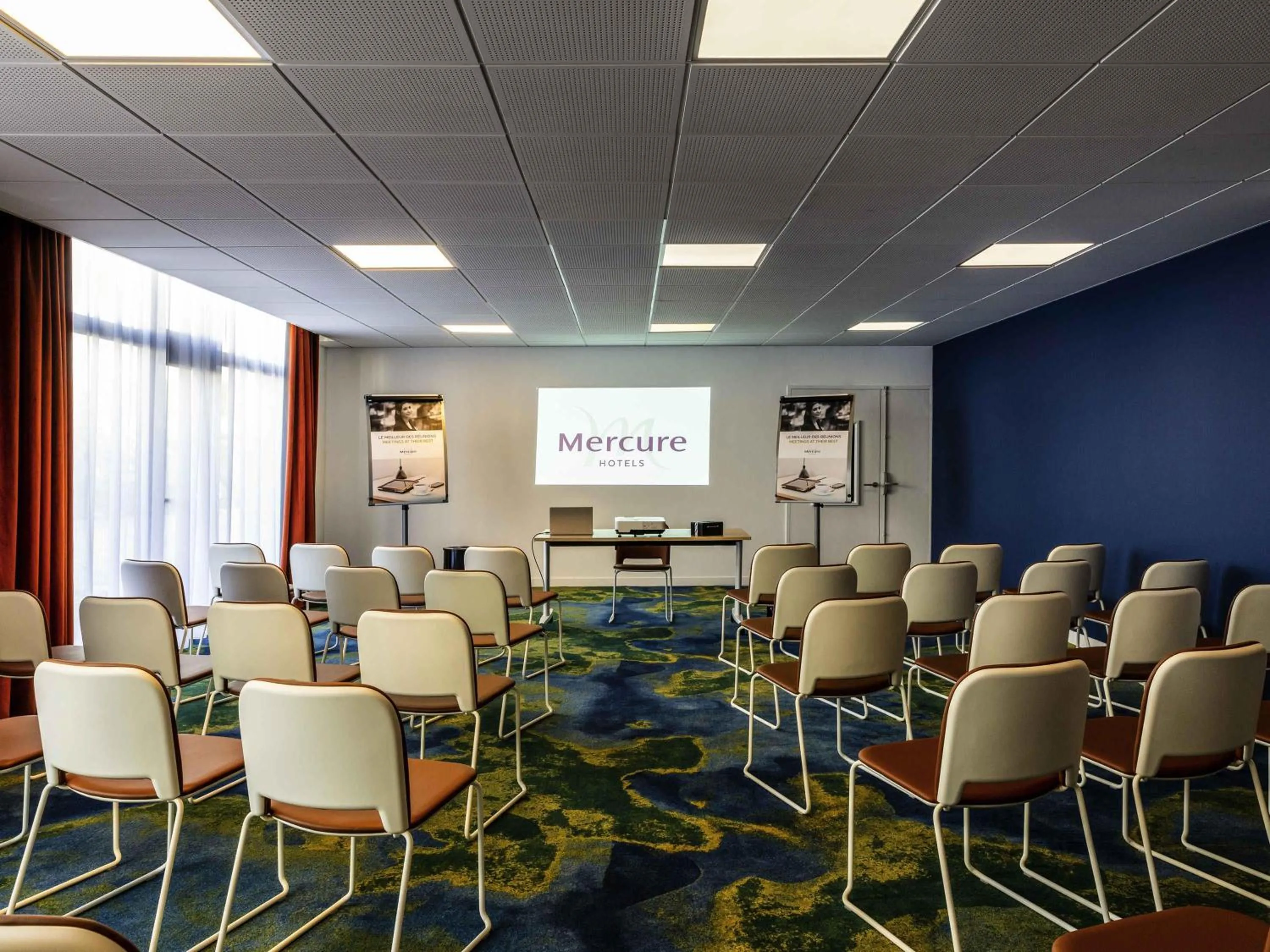 Meeting/conference room in Mercure Saint Omer Centre Gare