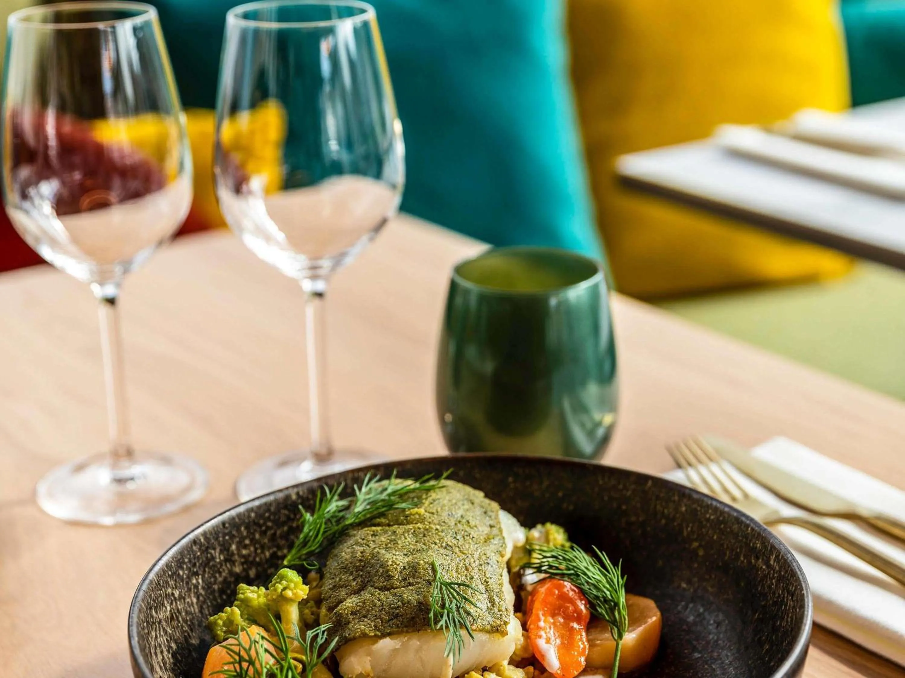 Restaurant/places to eat in Mercure Saint Omer Centre Gare