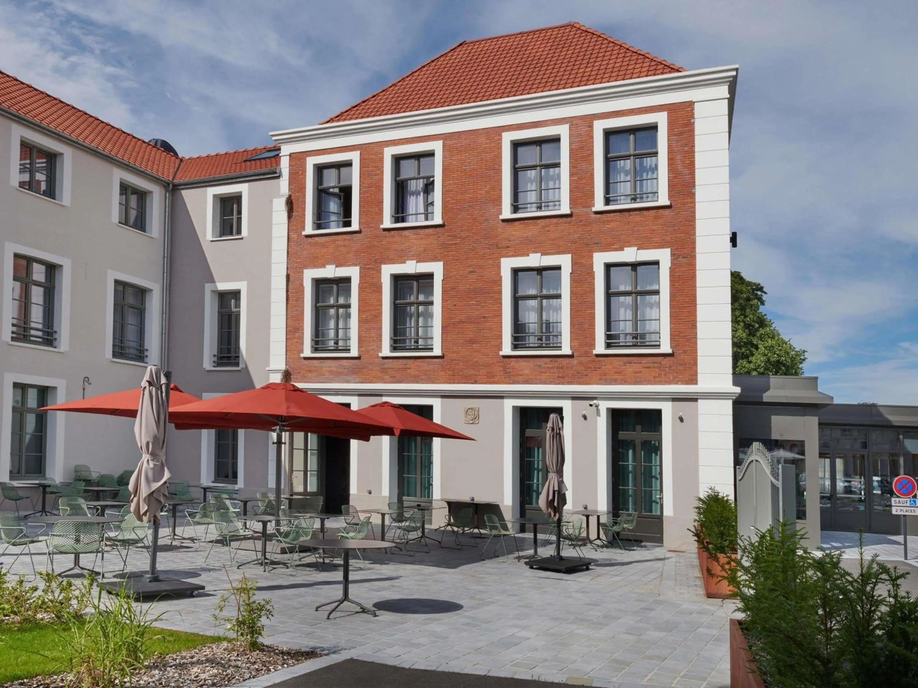 Property building in Mercure Saint Omer Centre Gare