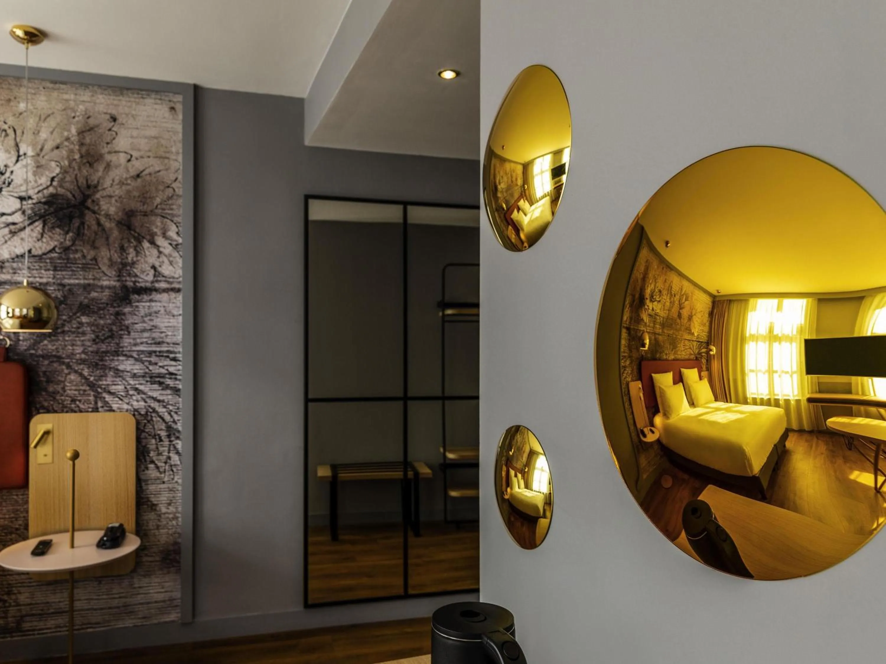 Bedroom in Mercure Saint Omer Centre Gare