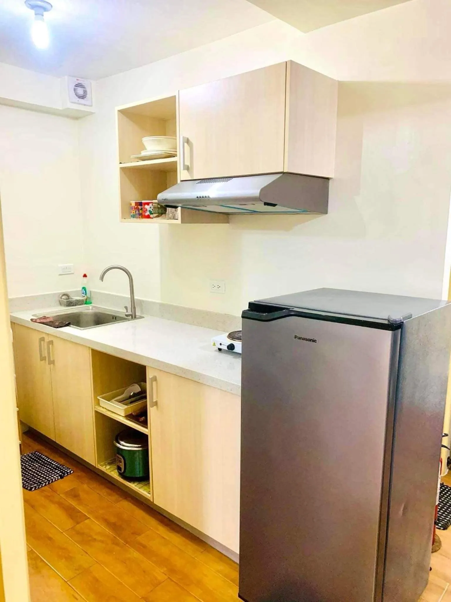 Kitchen or kitchenette in Davao Condo 2BR Pool Wifi Netflix