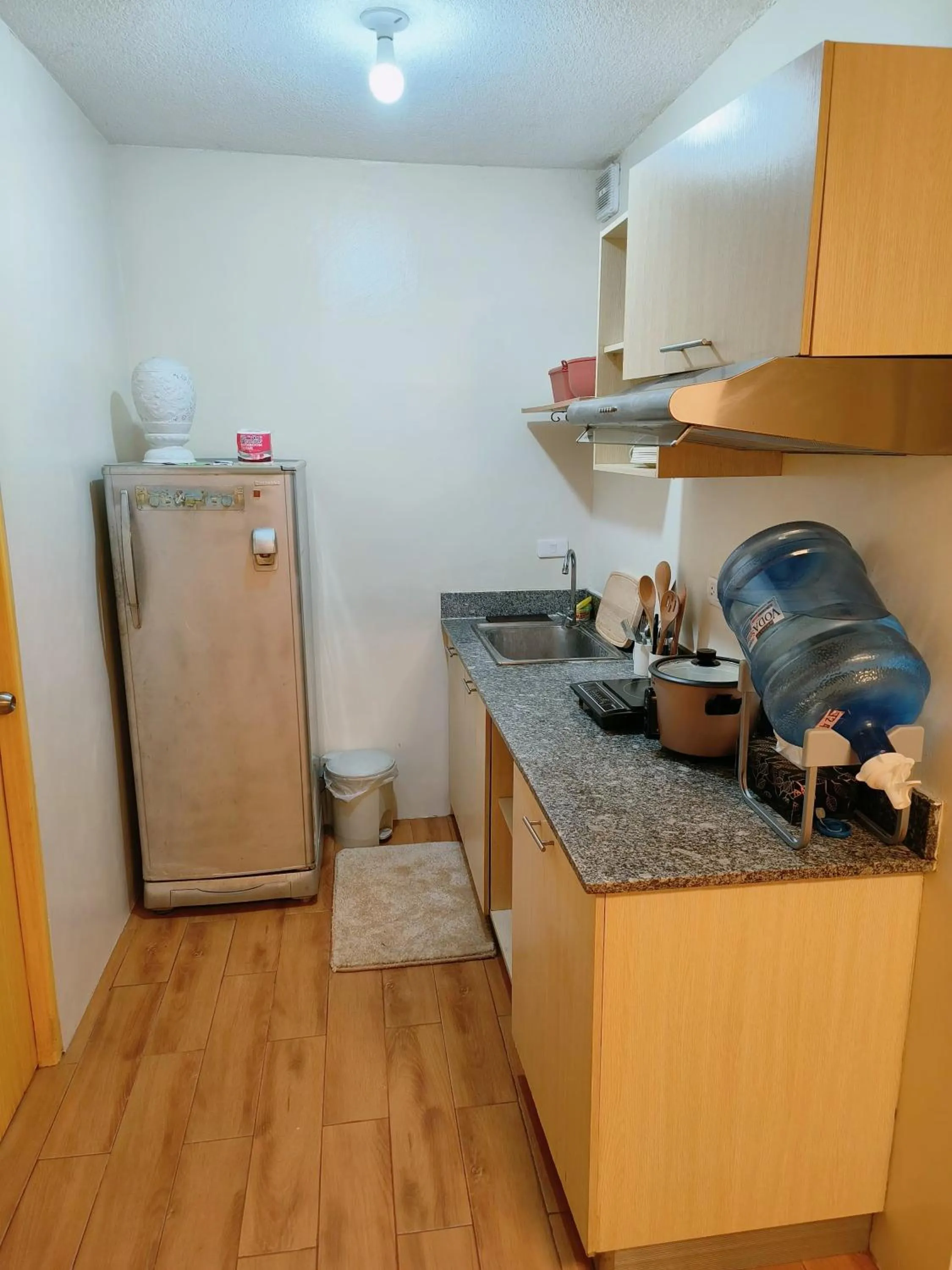 Kitchen or kitchenette in Davao Condo 2BR Pool Wifi Netflix