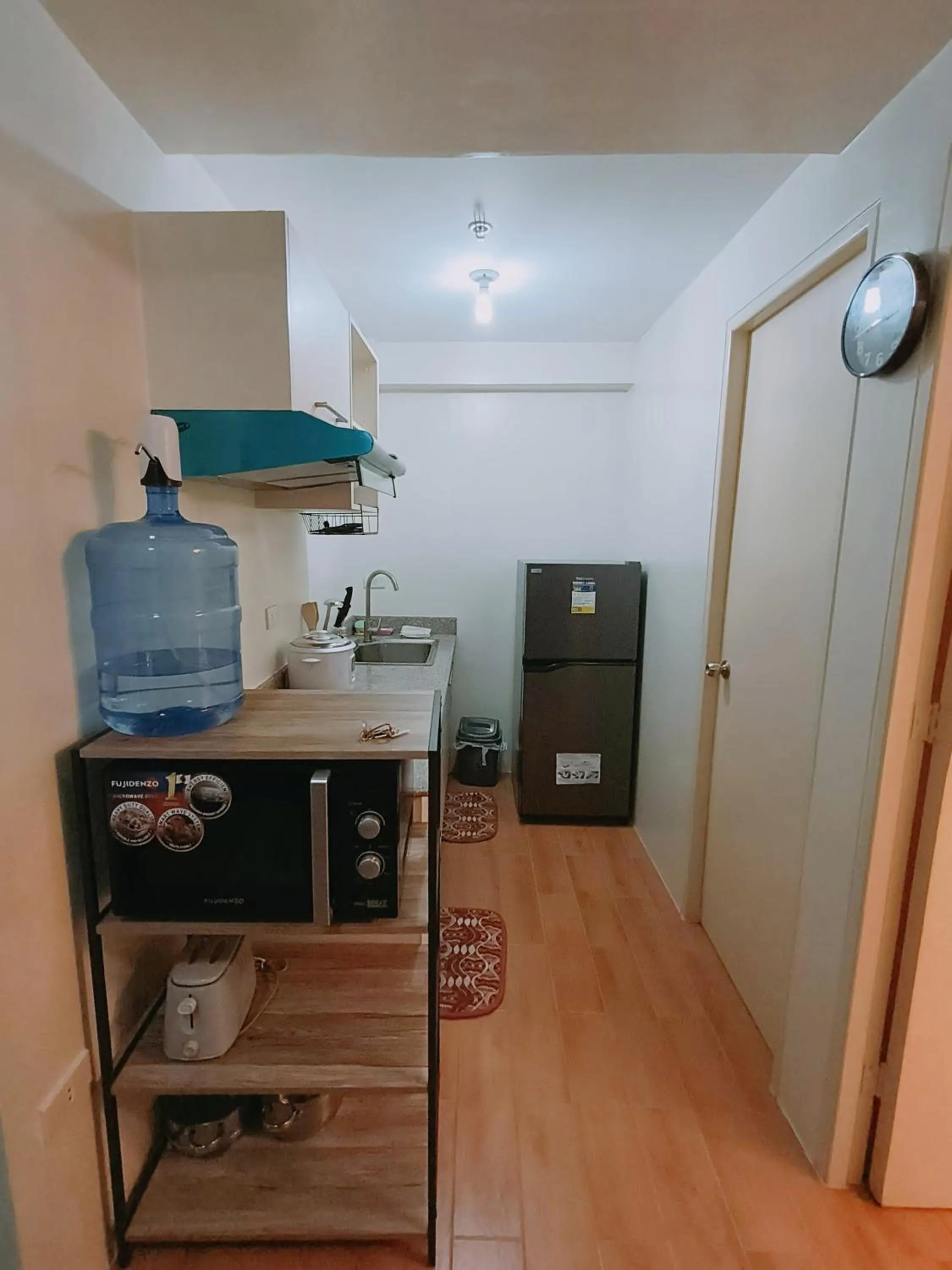 Kitchen or kitchenette in Davao Condo 2BR Pool Wifi Netflix