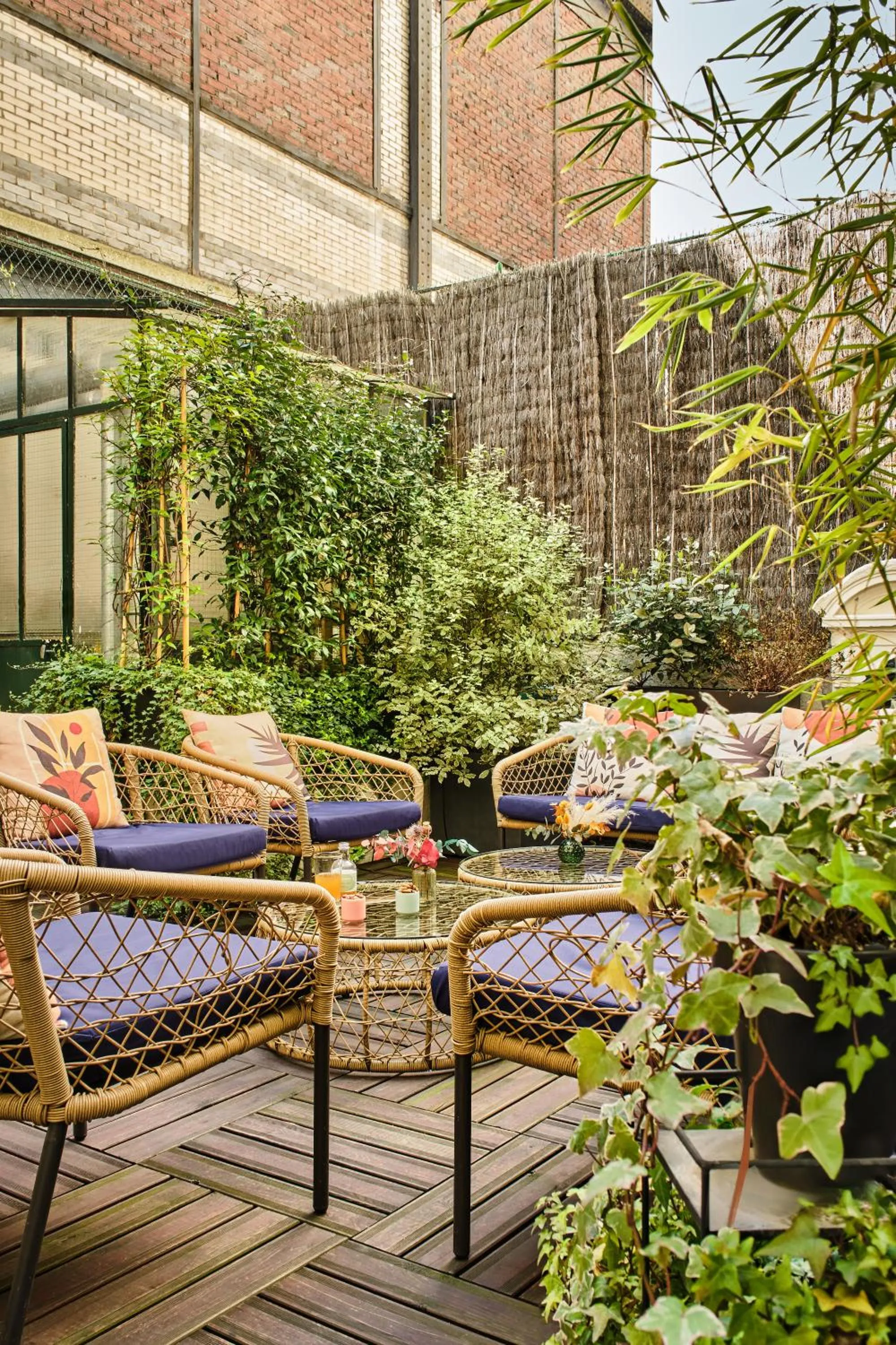 Patio in Hotel Cervantes by Happyculture