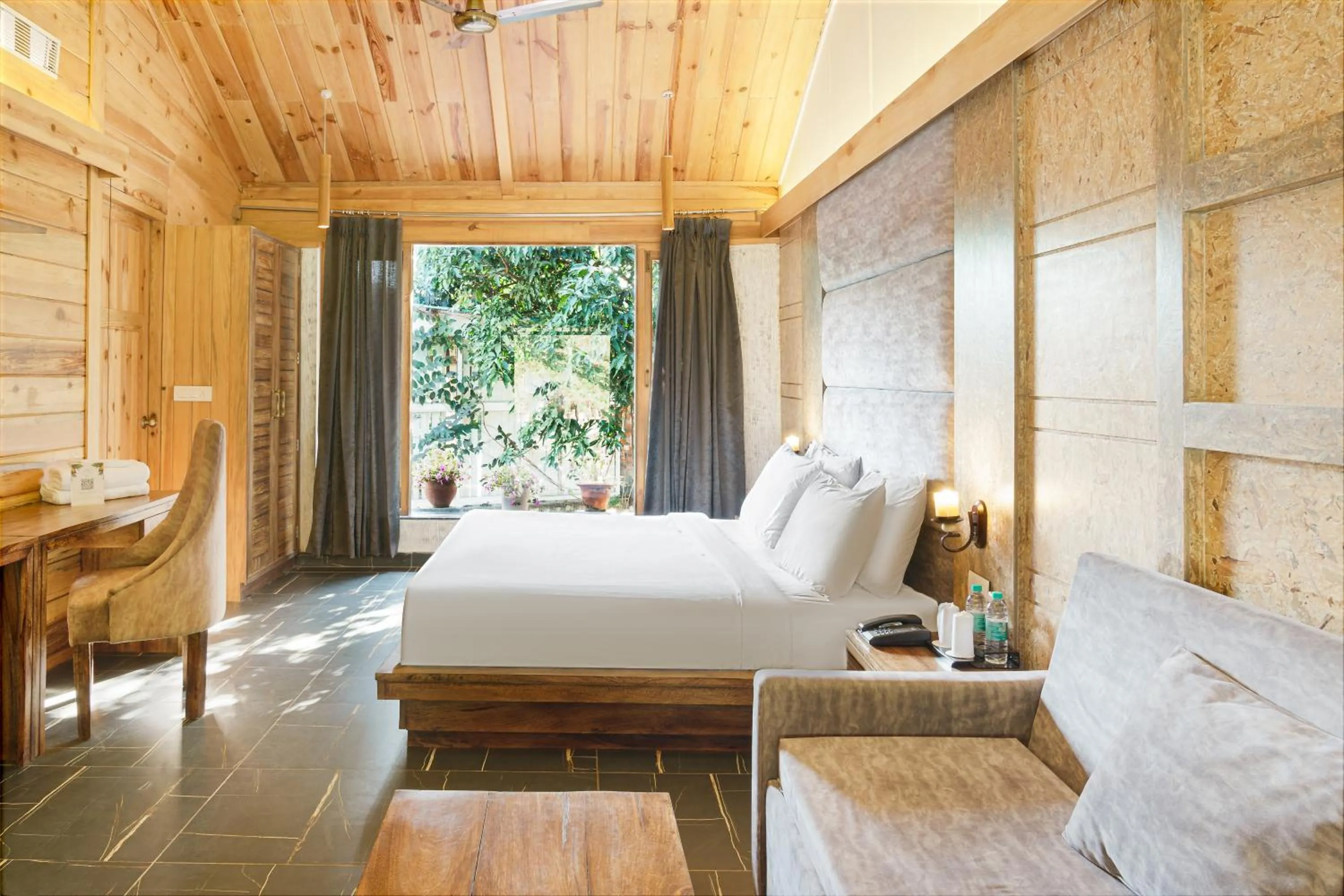 Photo of the whole room in The Sylvan Retreat