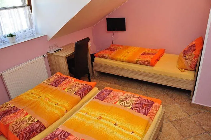 Classic Triple Room in Penzion Farma