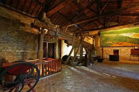 Nearby landmark in Logis Hôtel - Restaurant Le Tulipier