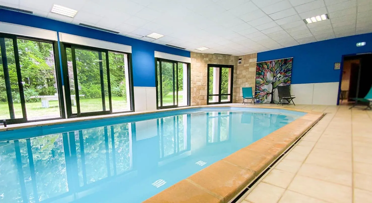 Swimming pool in Logis Hôtel - Restaurant Le Tulipier