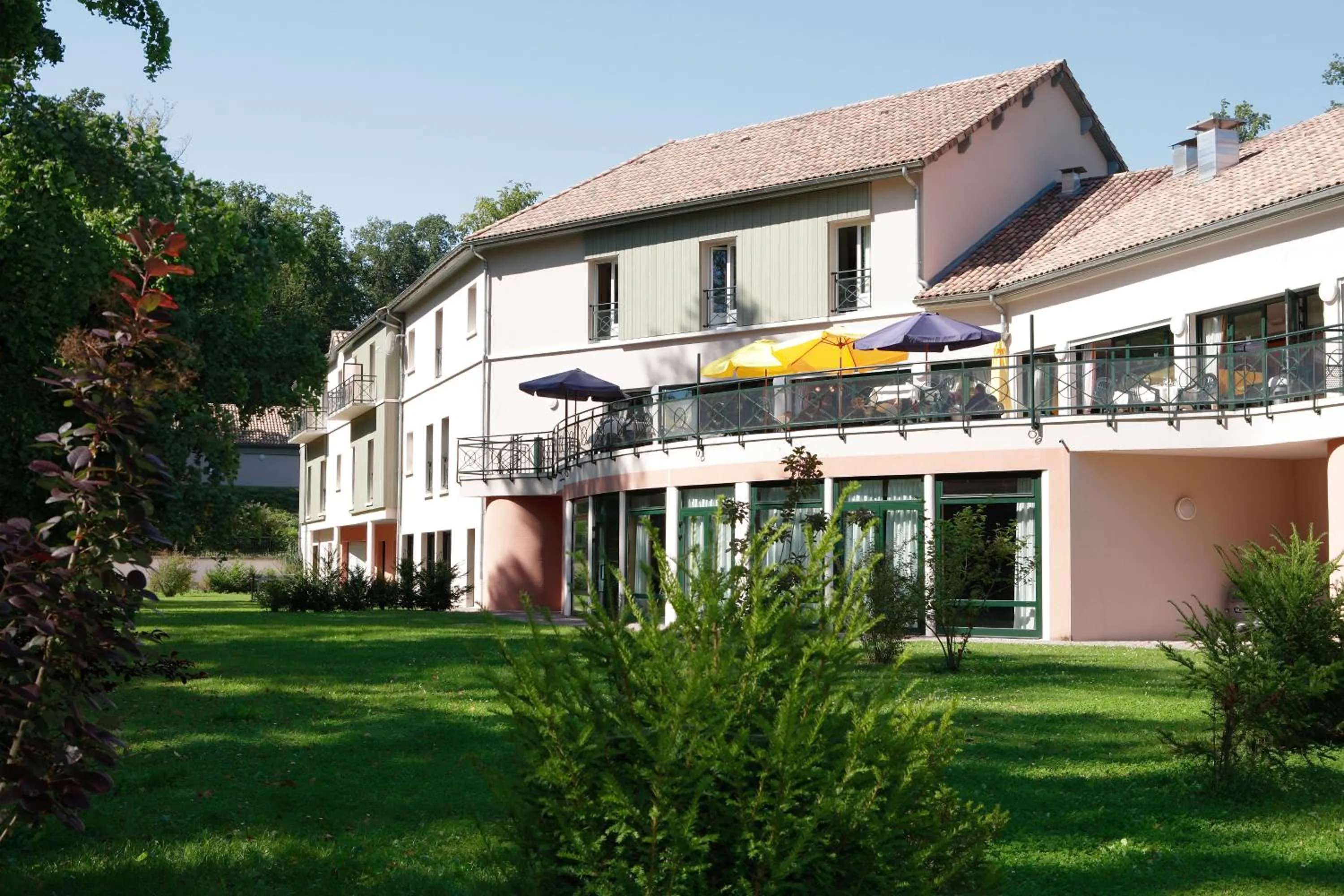 Property building in Logis Hôtel - Restaurant Le Tulipier