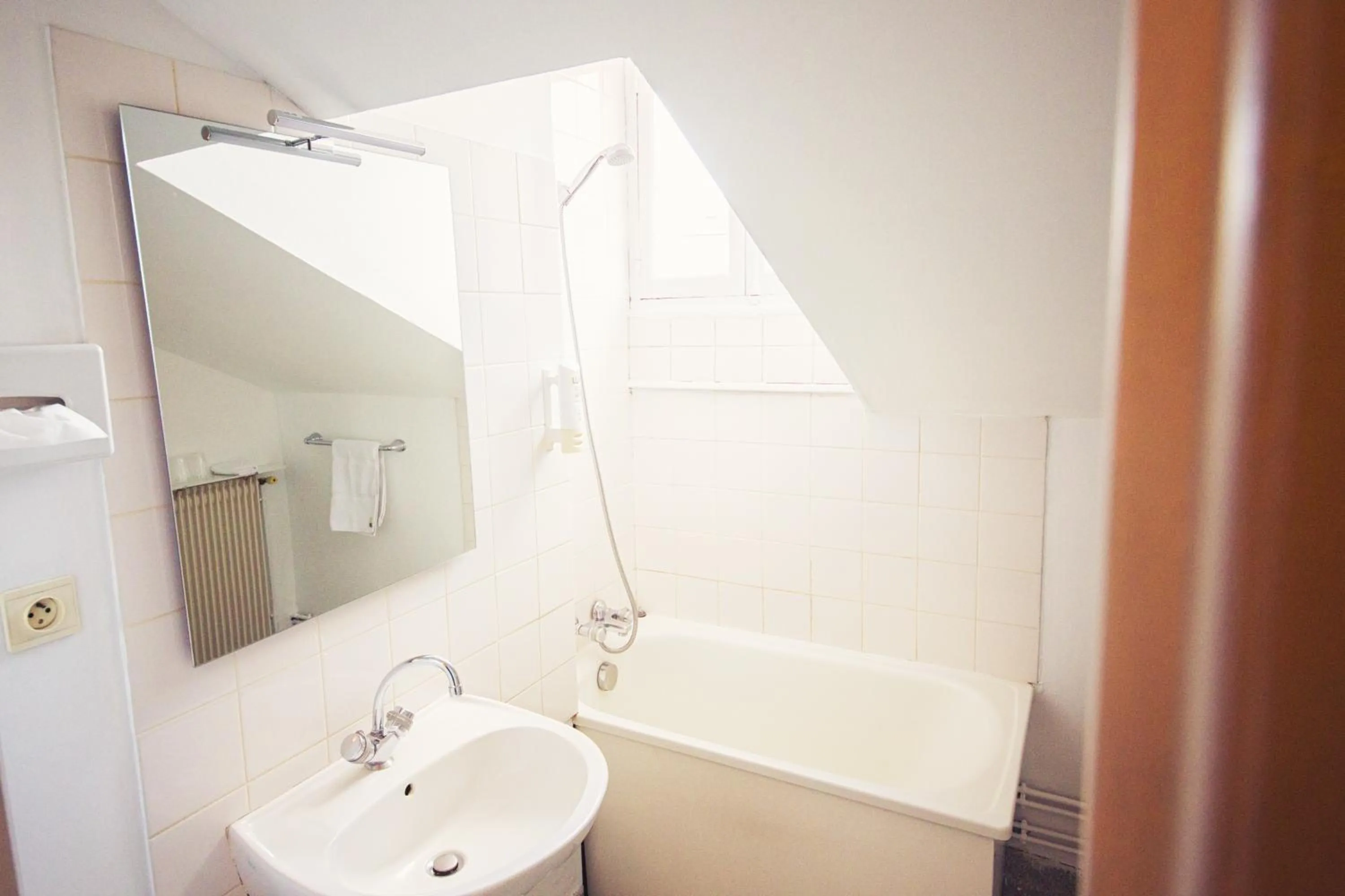 Bathroom in The Old Hotel Ravel Centre