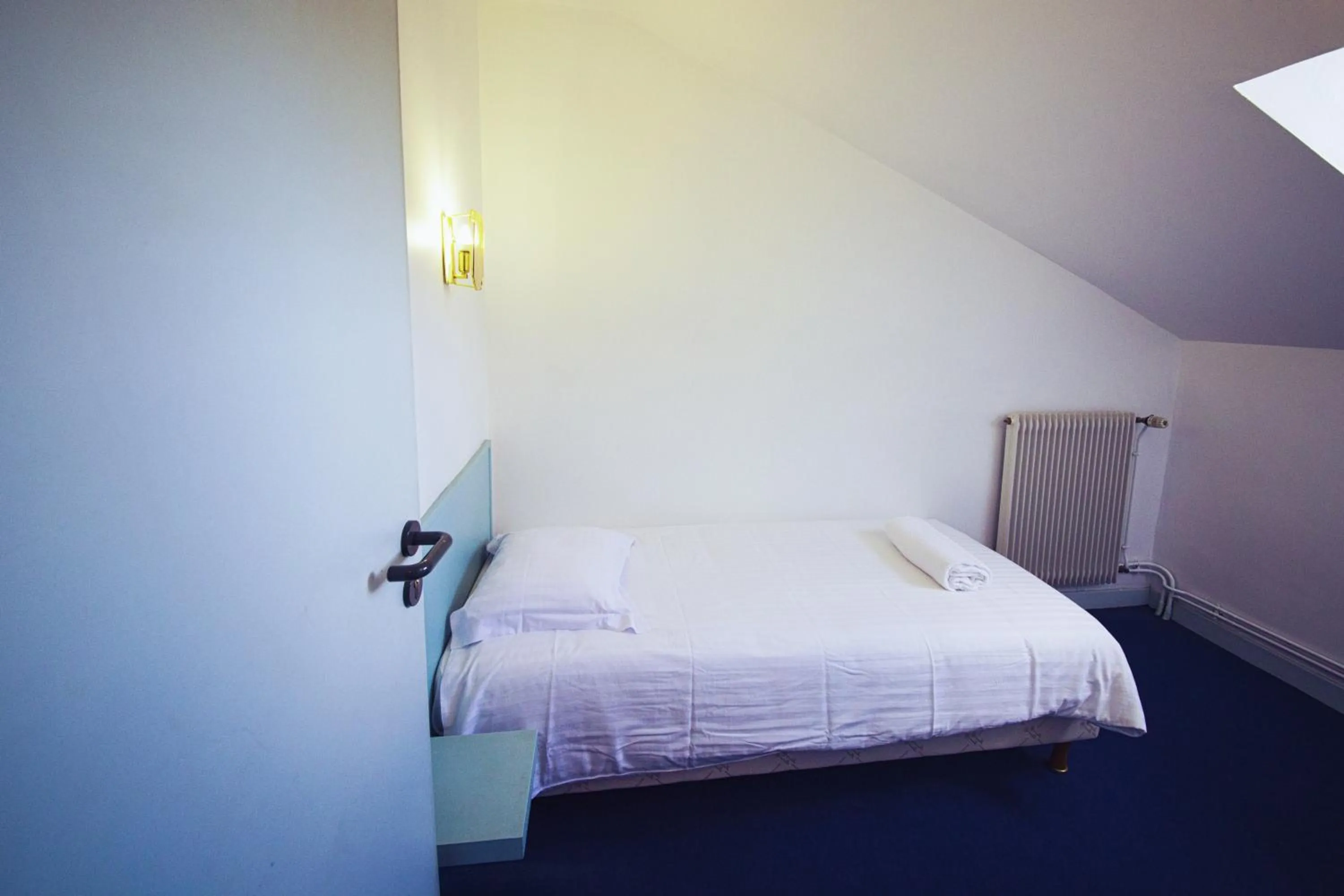 Bedroom, Bed in The Old Hotel Ravel Centre