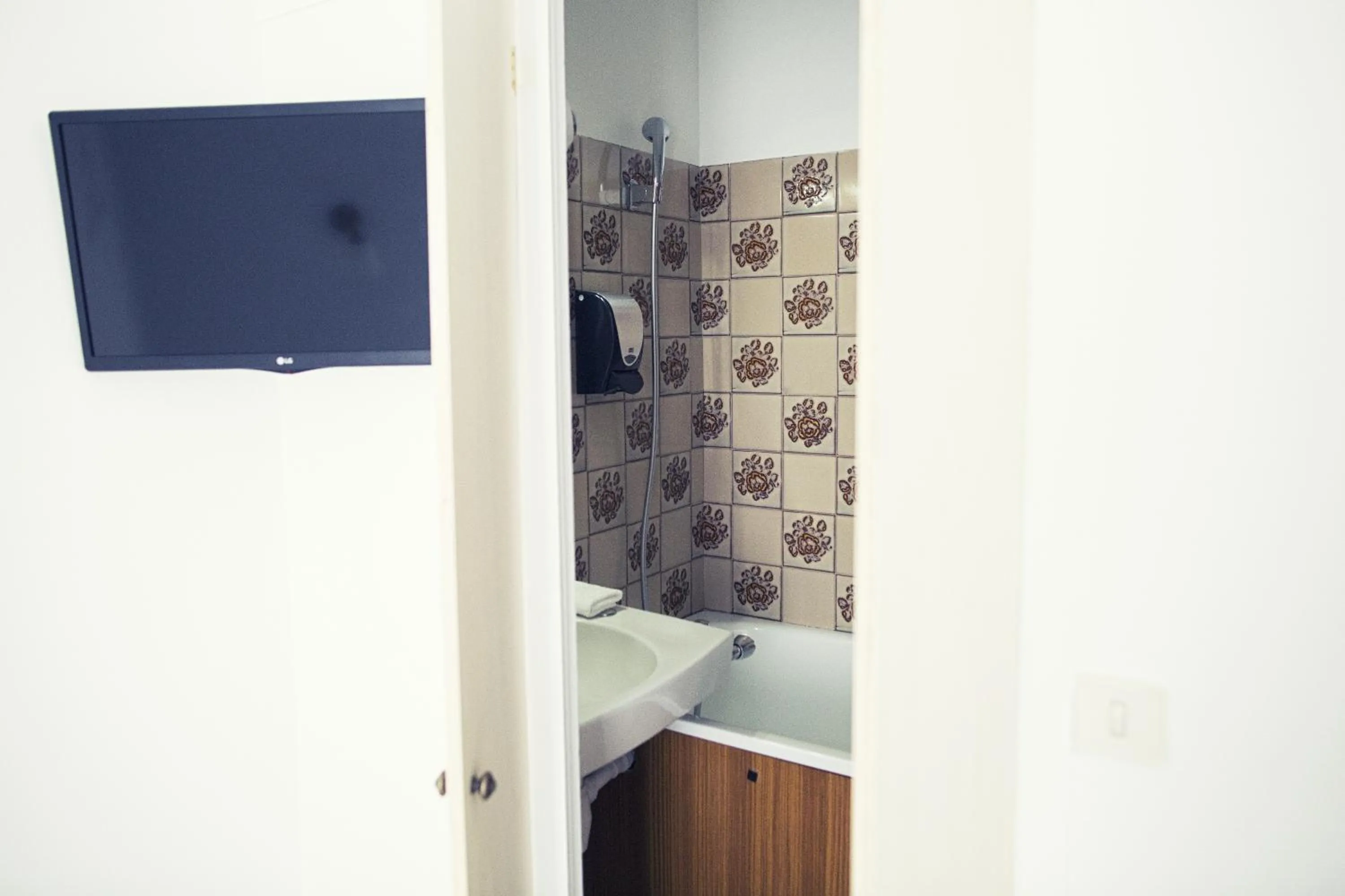 Bathroom in The Old Hotel Ravel Centre