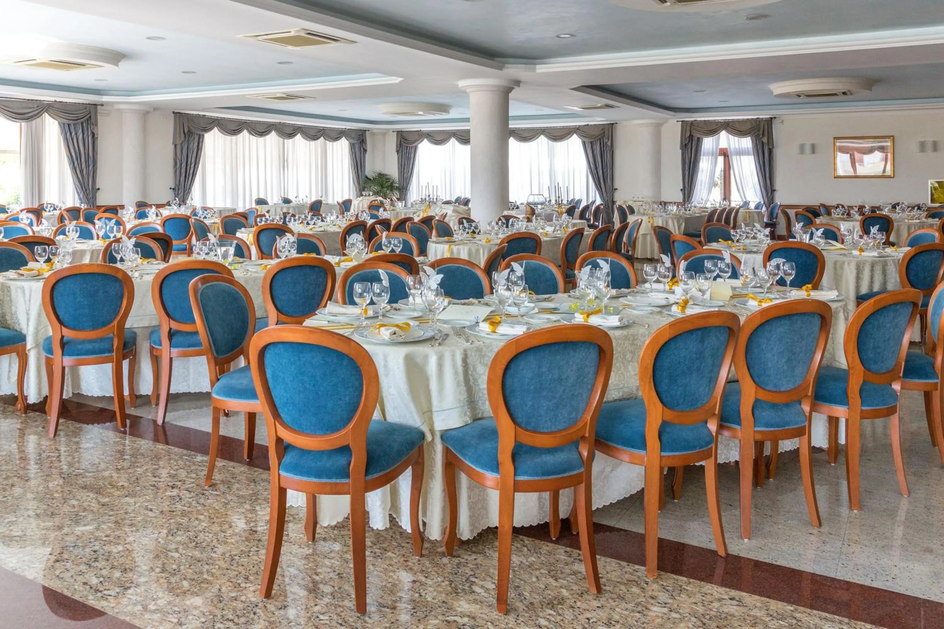 Restaurant/places to eat in Hotel La Castellana