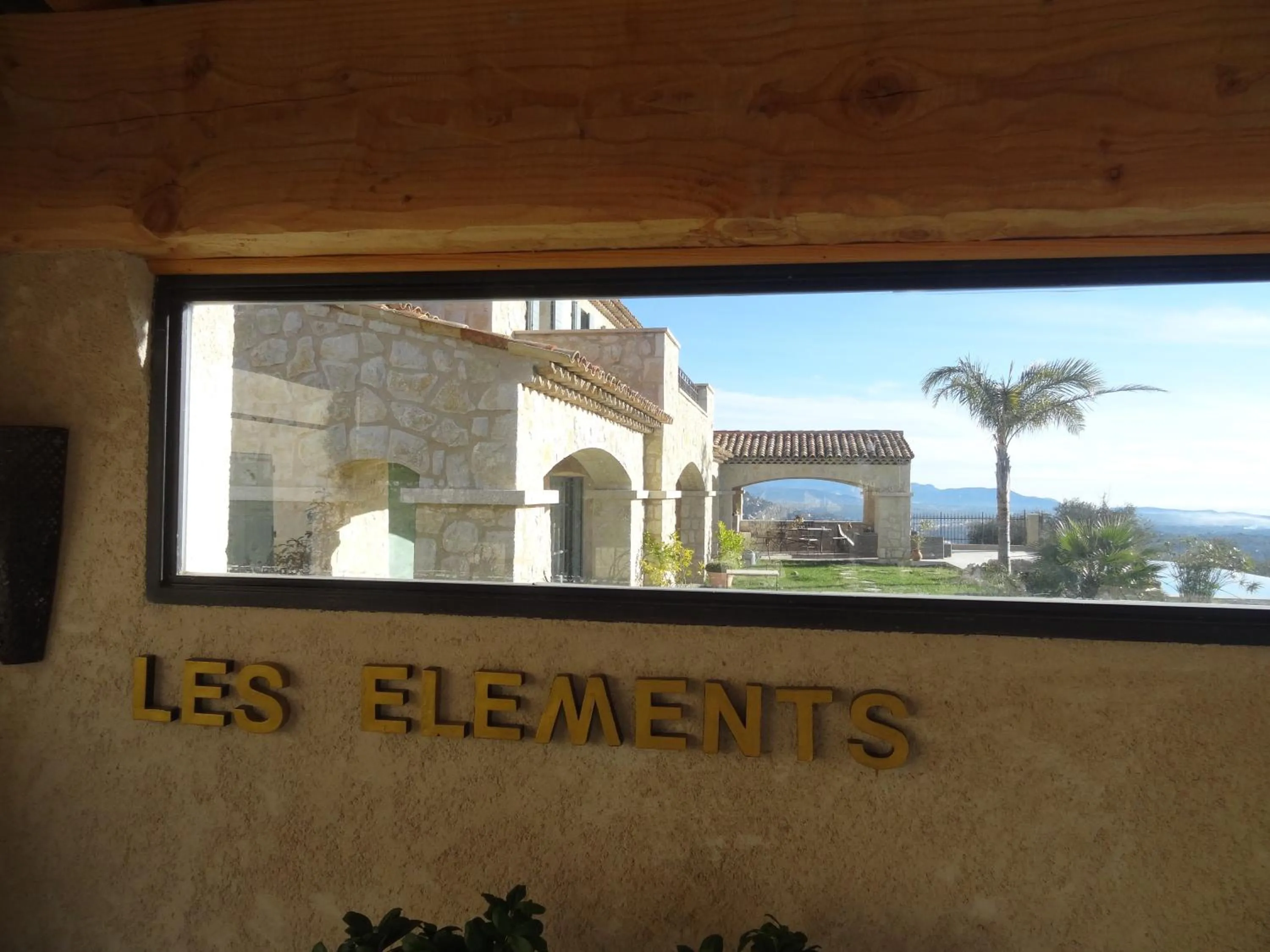 Decorative detail in Les 4 éléments