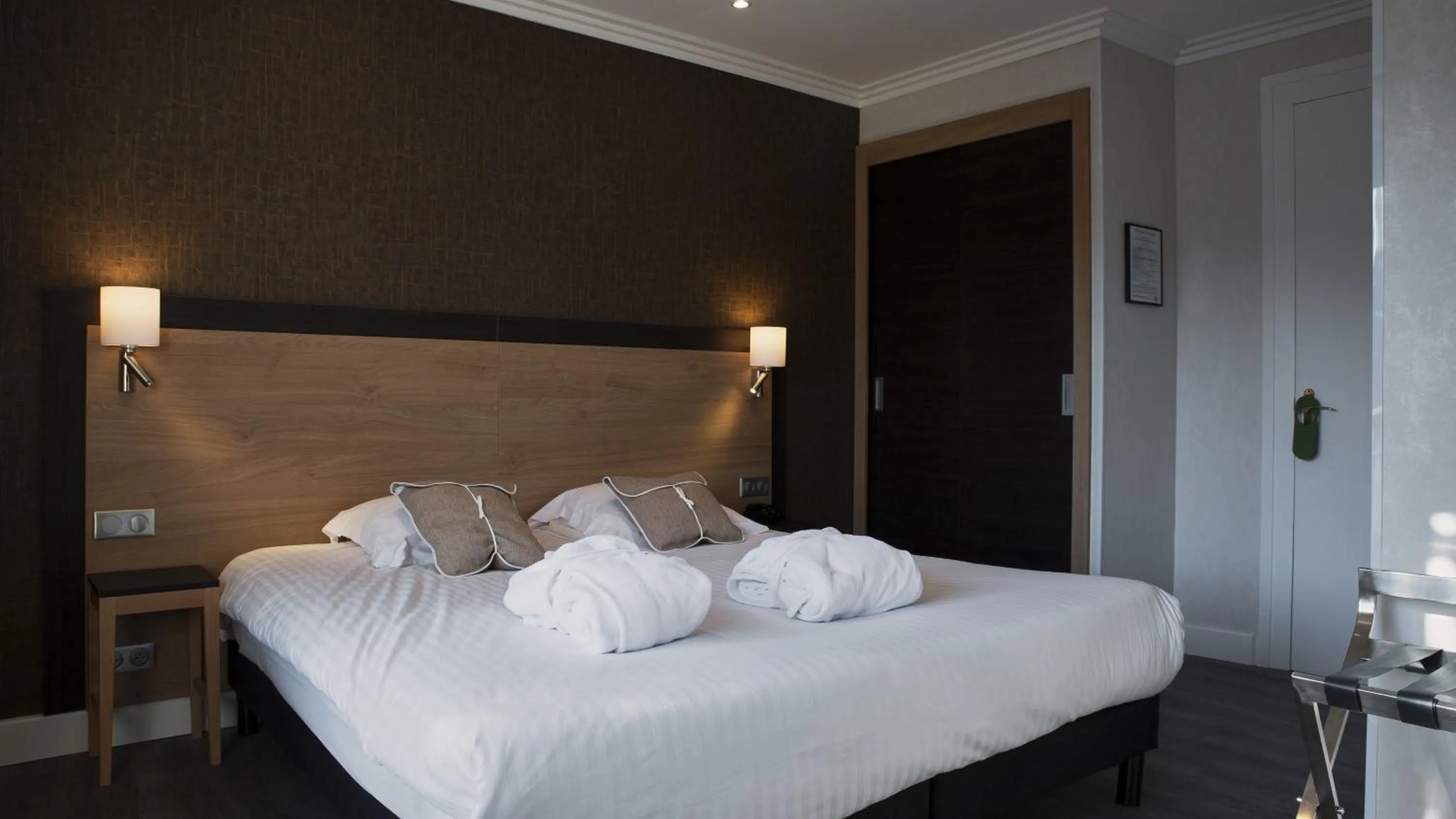 Photo of the whole room, Bed in Hôtel Beau Rivage