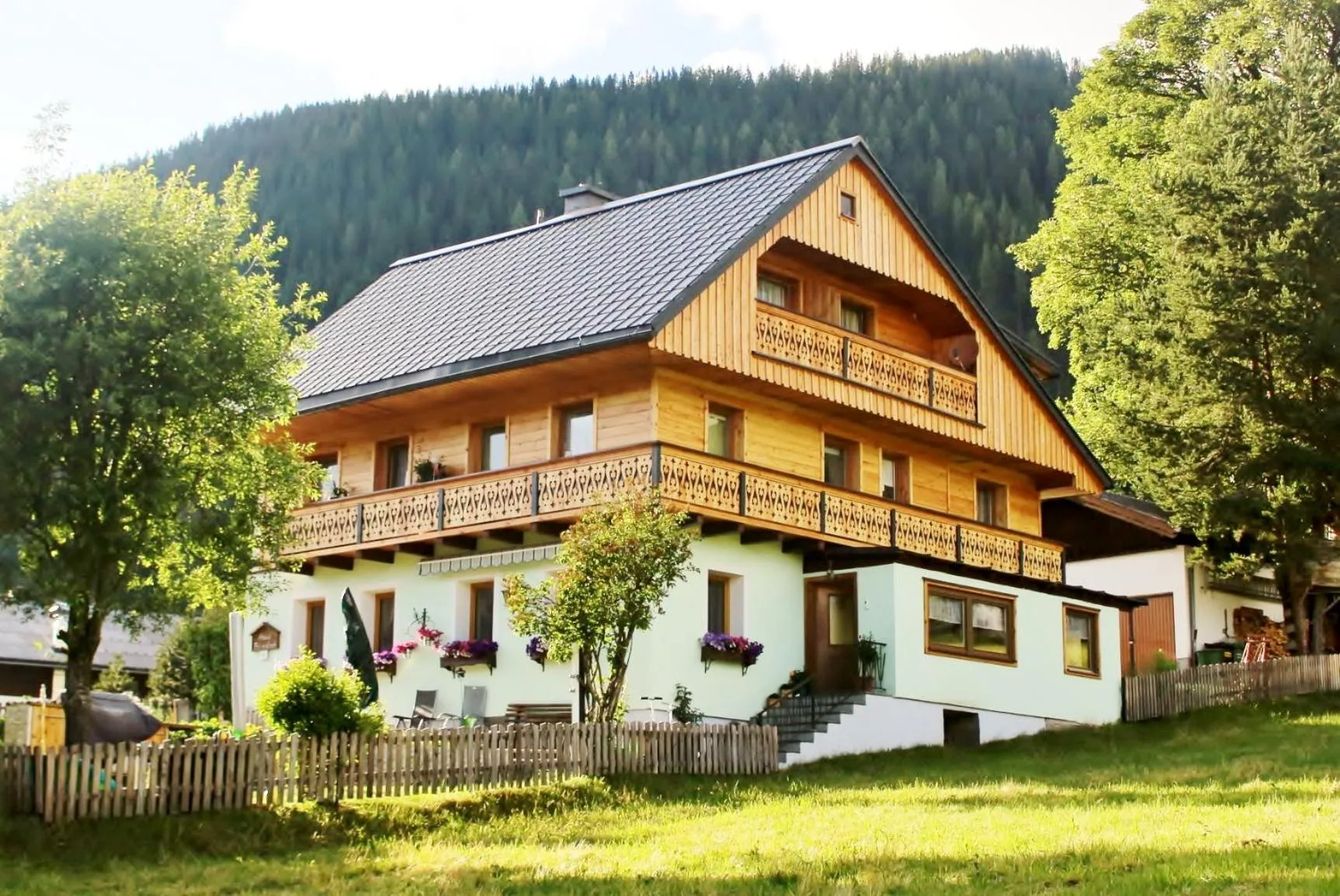 Property building in Haus Friedeck