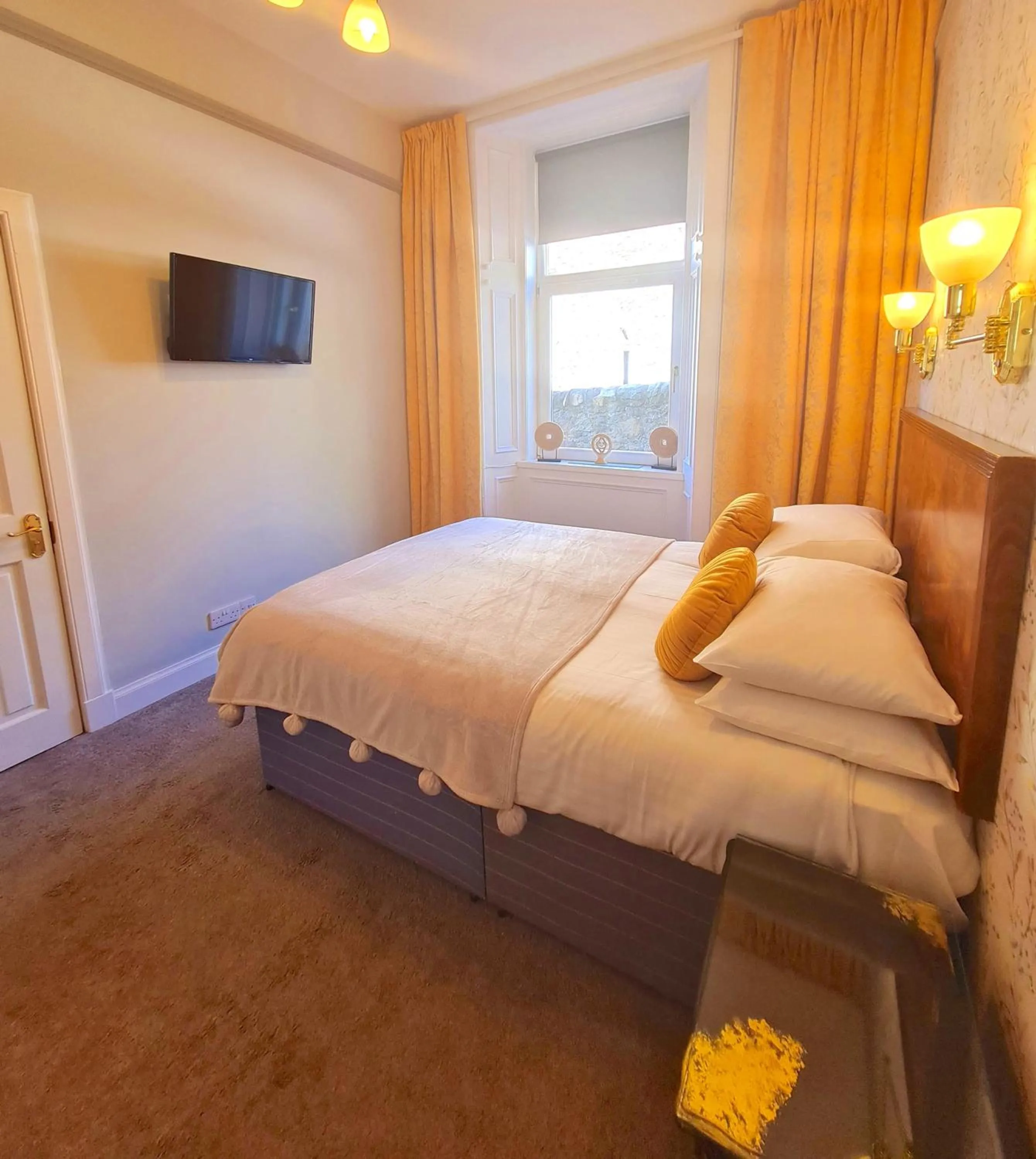 Photo of the whole room, Bed in Corriemar House