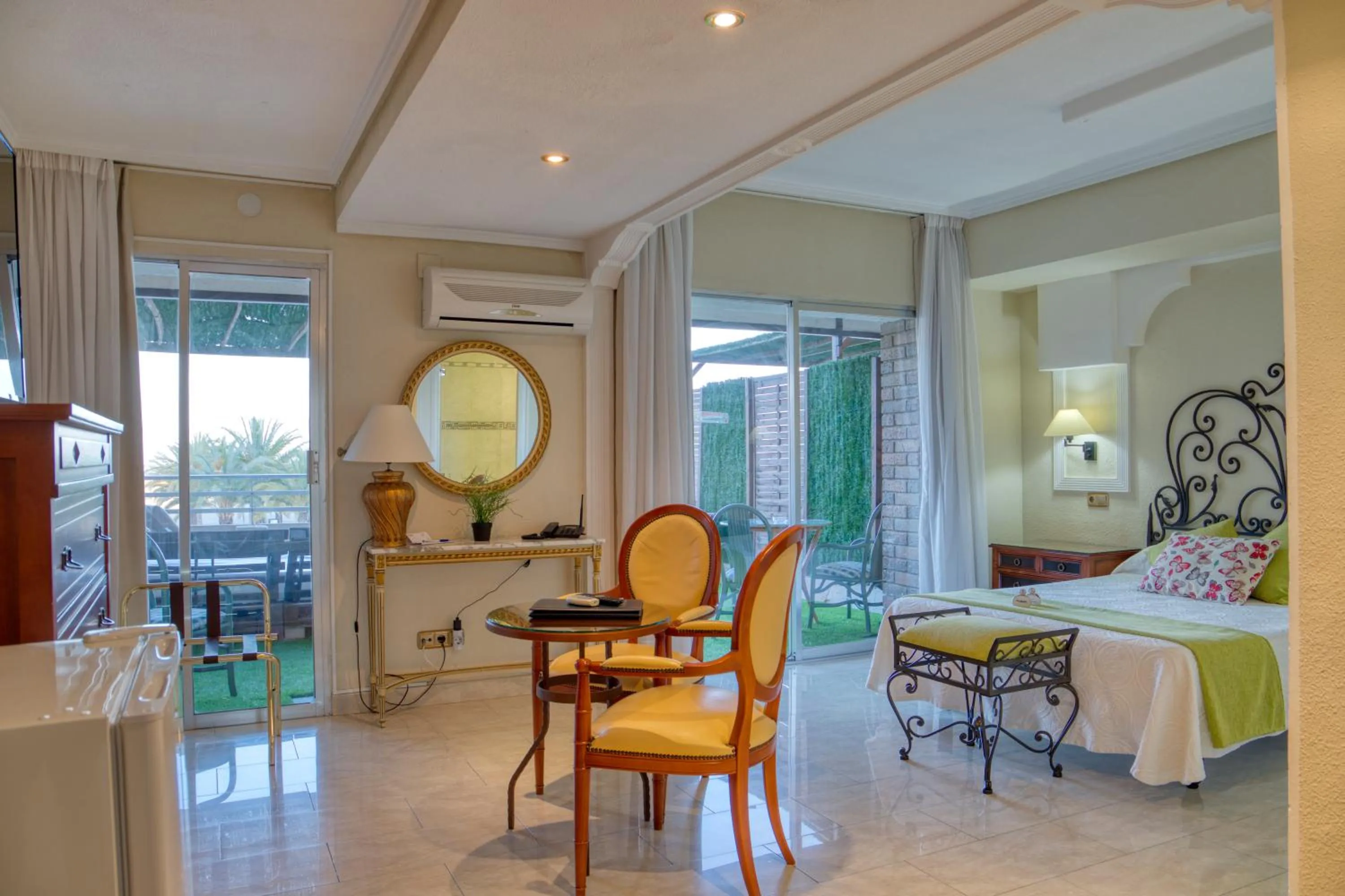 Photo of the whole room in Hotel Polamar