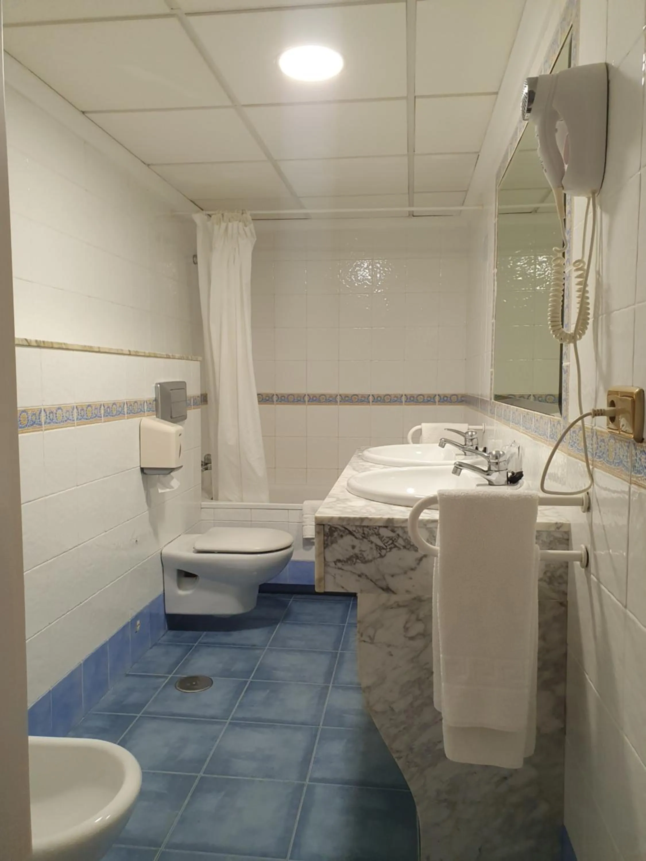 Bathroom in Hotel Polamar