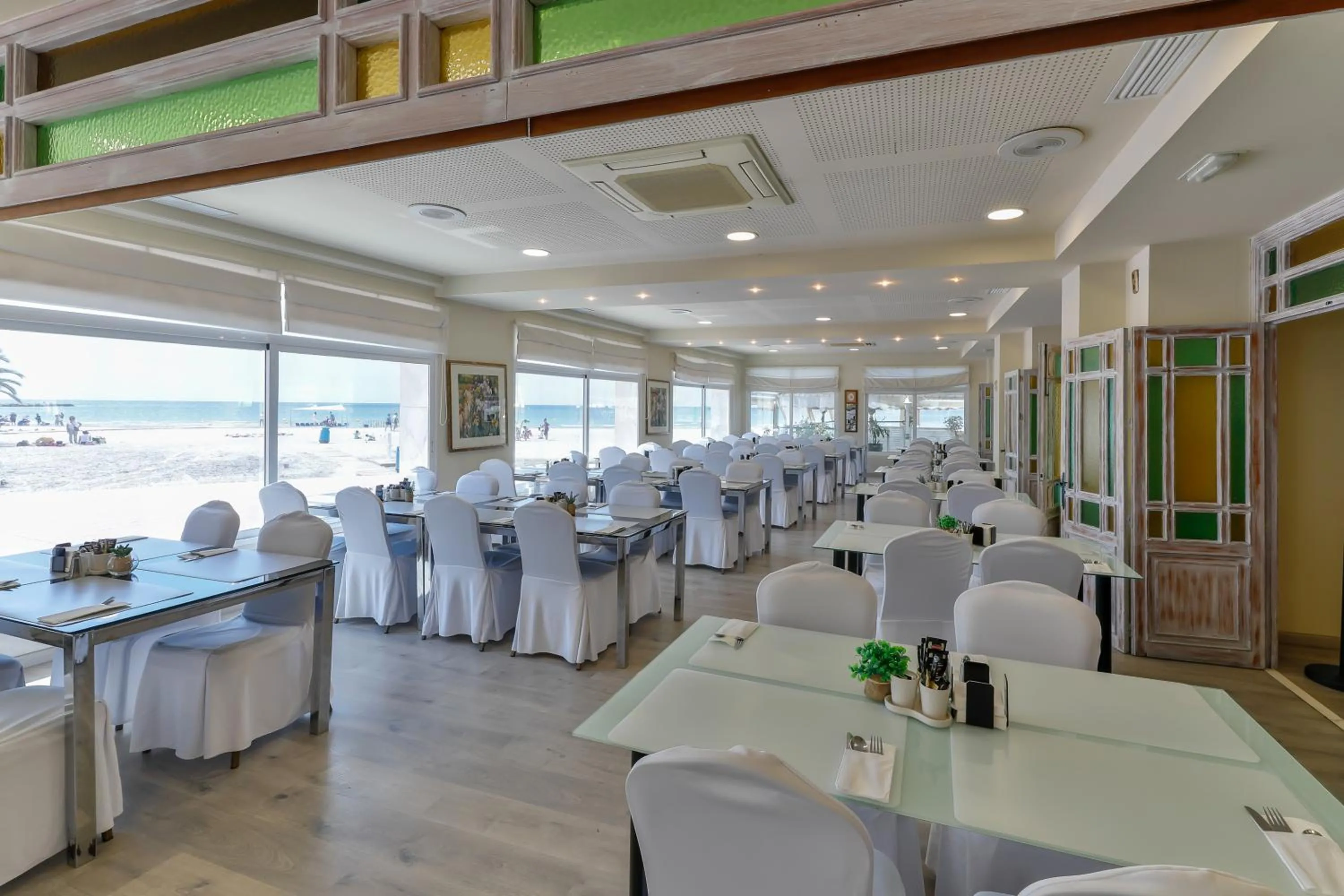 Restaurant/places to eat in Hotel Polamar