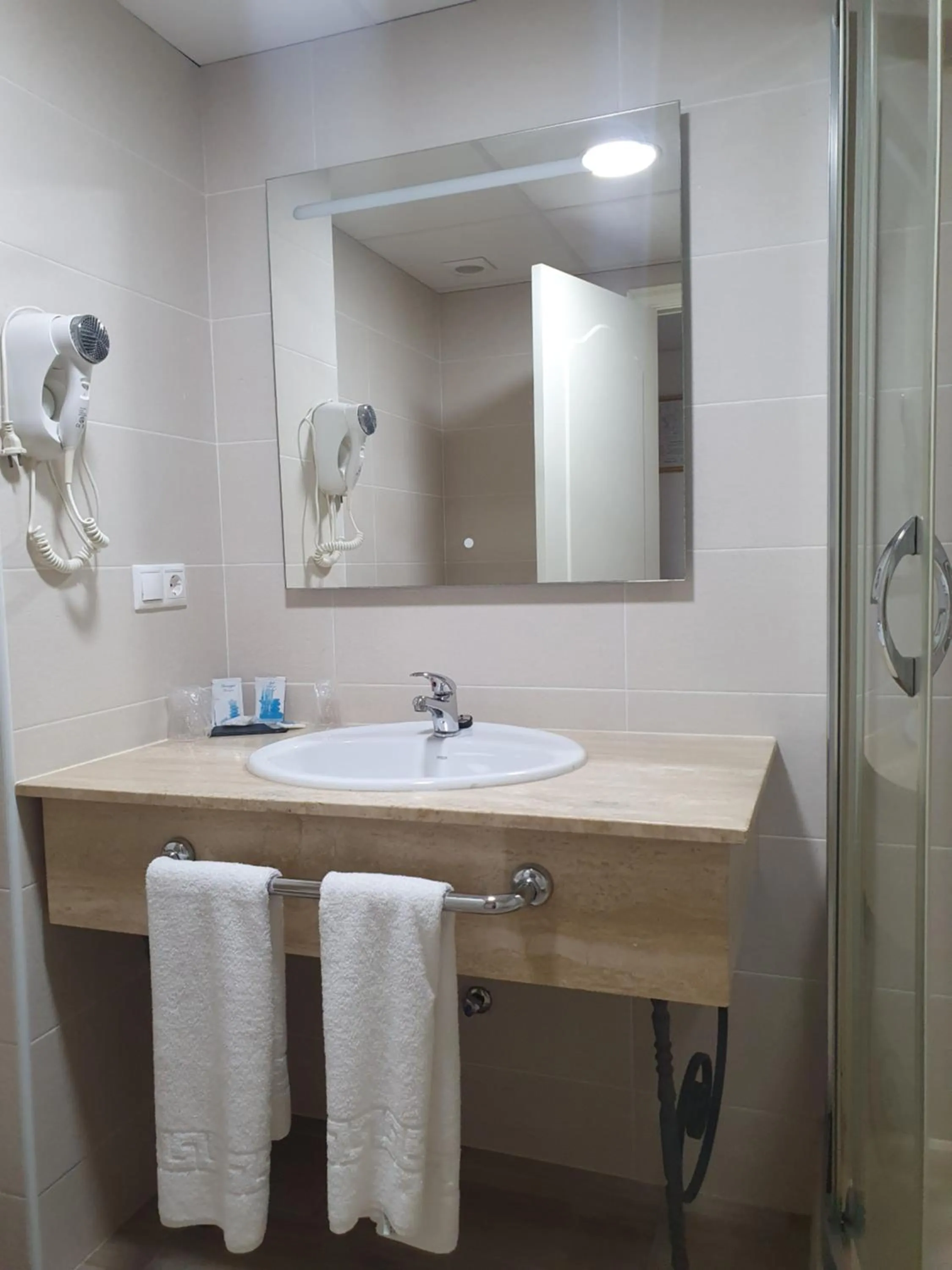 Bathroom in Hotel Polamar