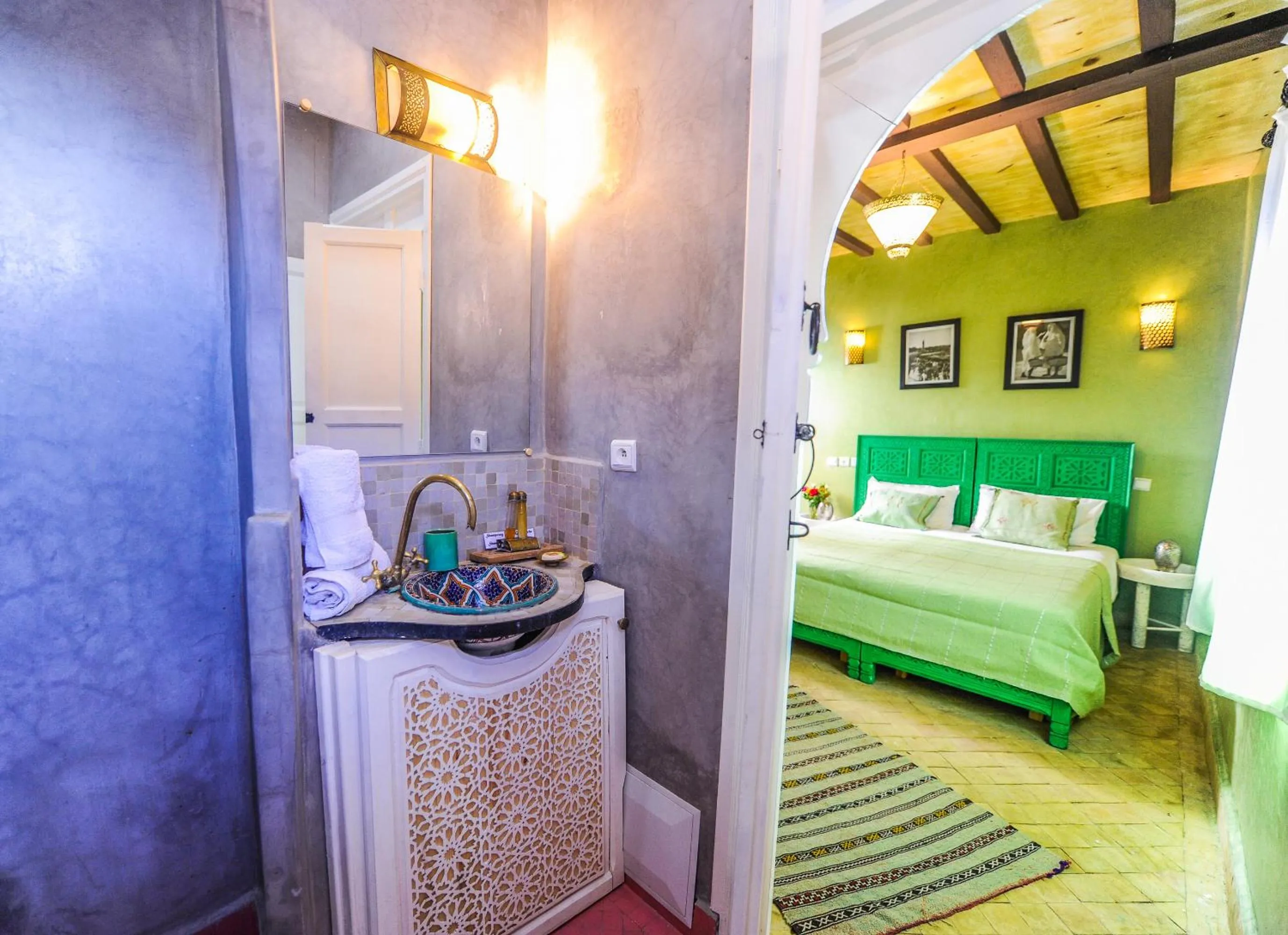 Bathroom, Bed in Riad Milouda