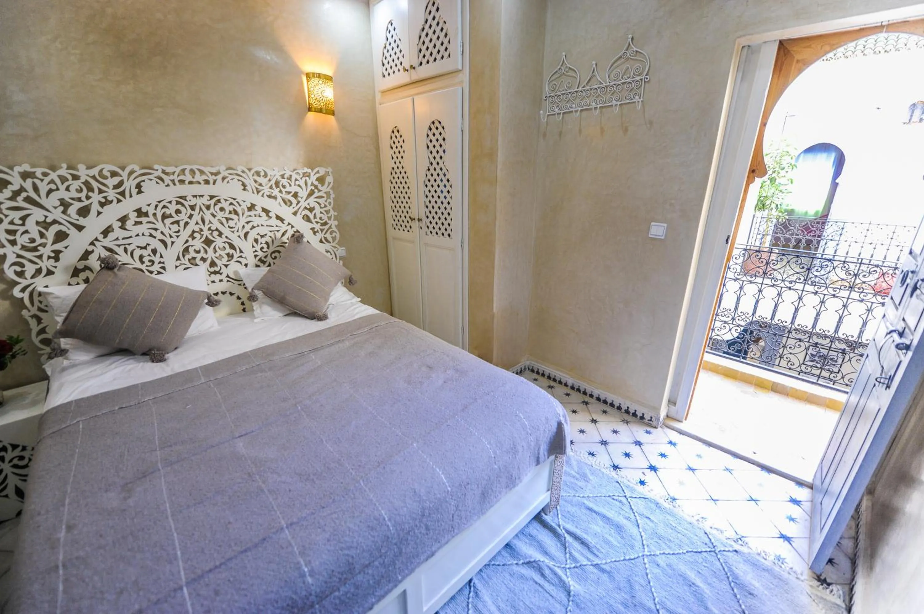 Photo of the whole room, Bed in Riad Milouda