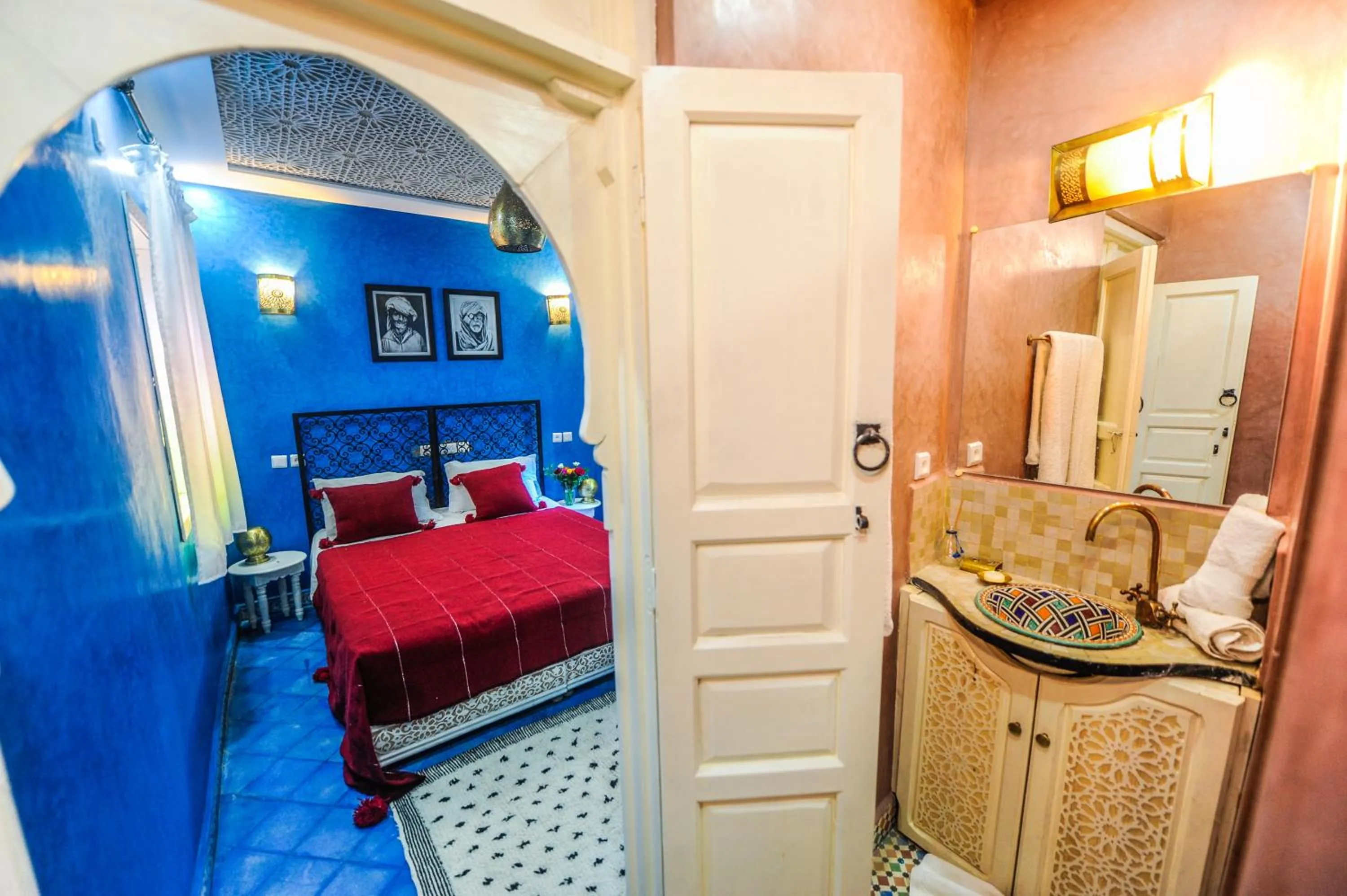 Bathroom, Bed in Riad Milouda