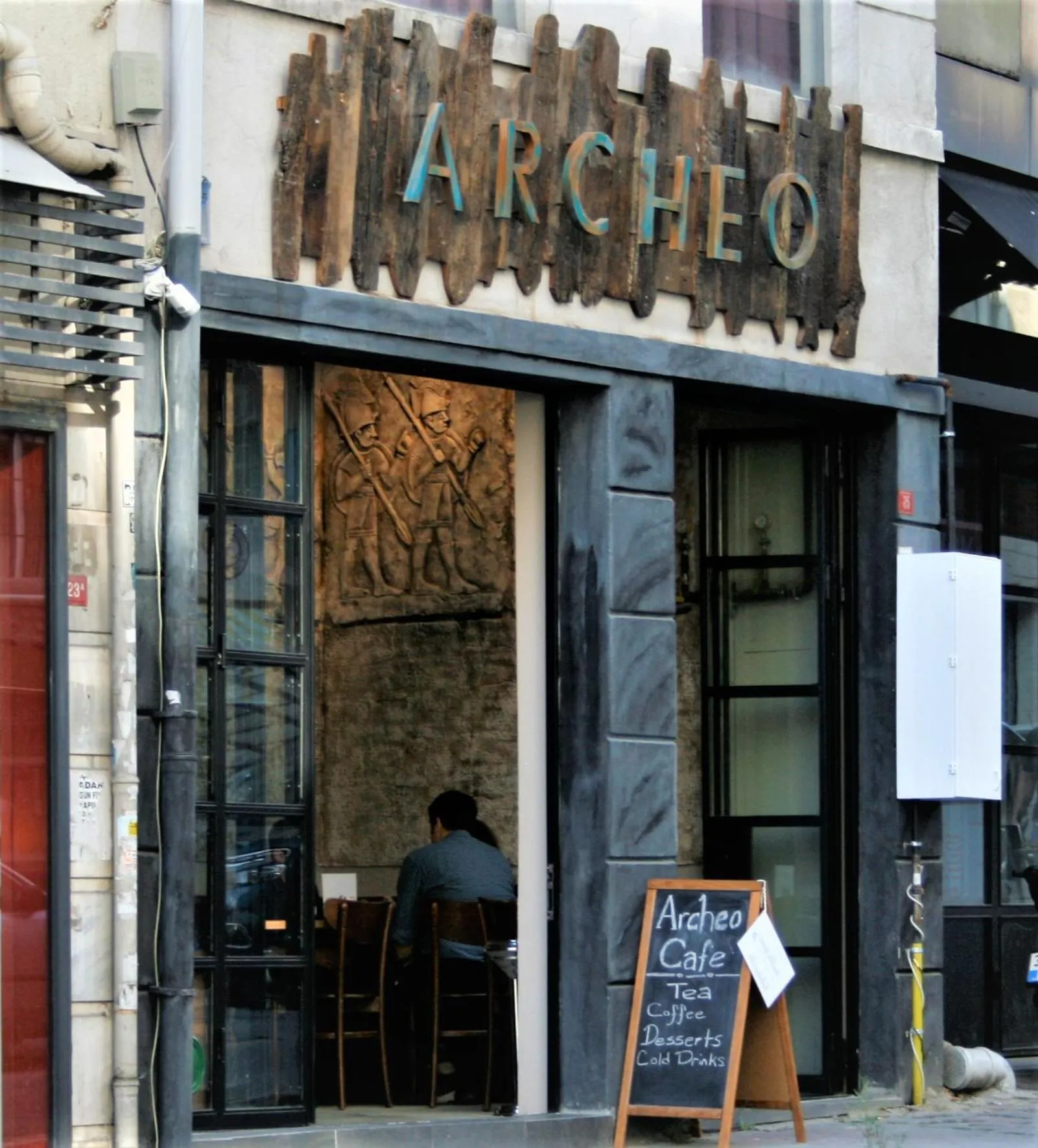 Facade/entrance in Archeo