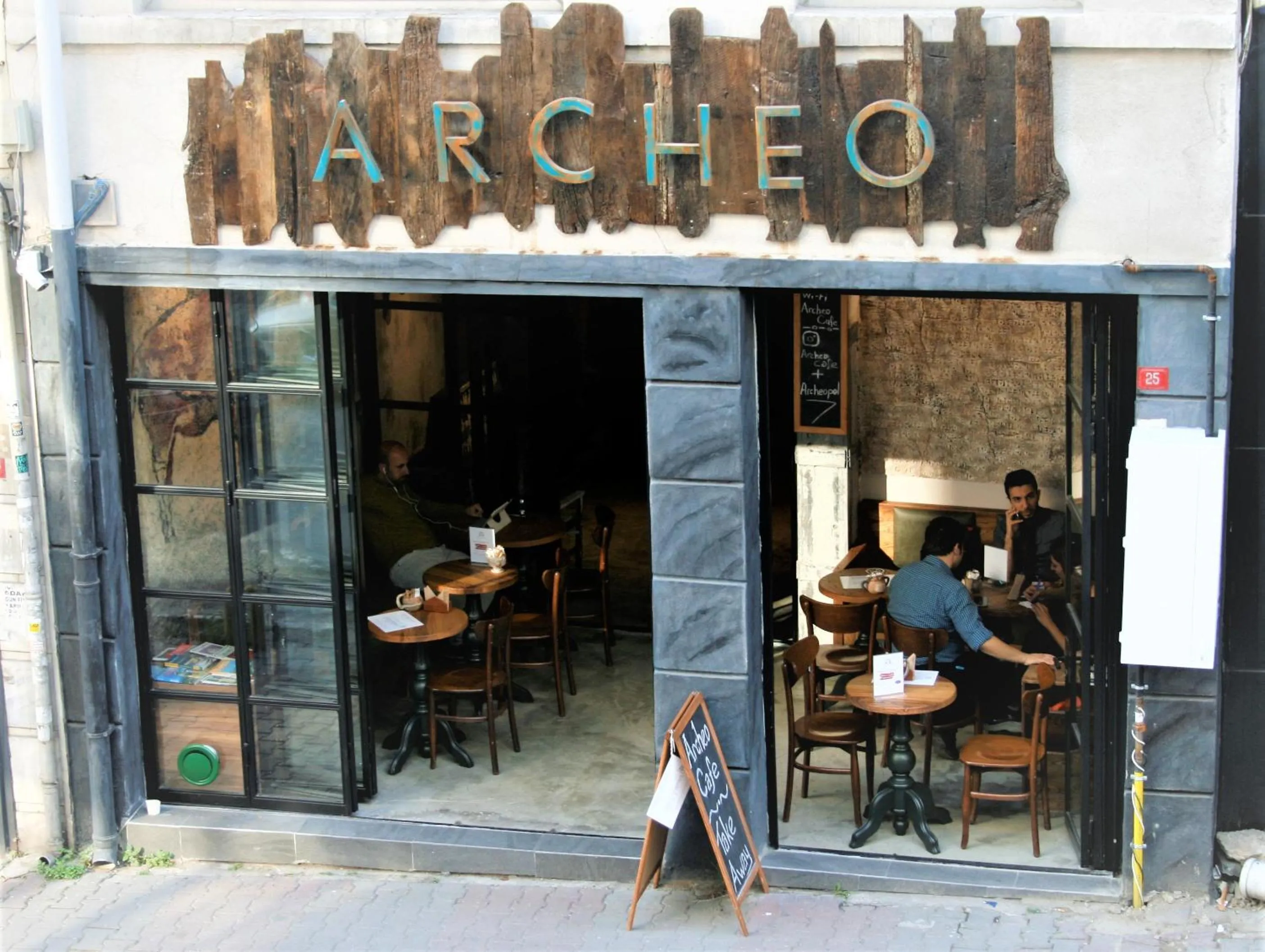 Facade/entrance in Archeo