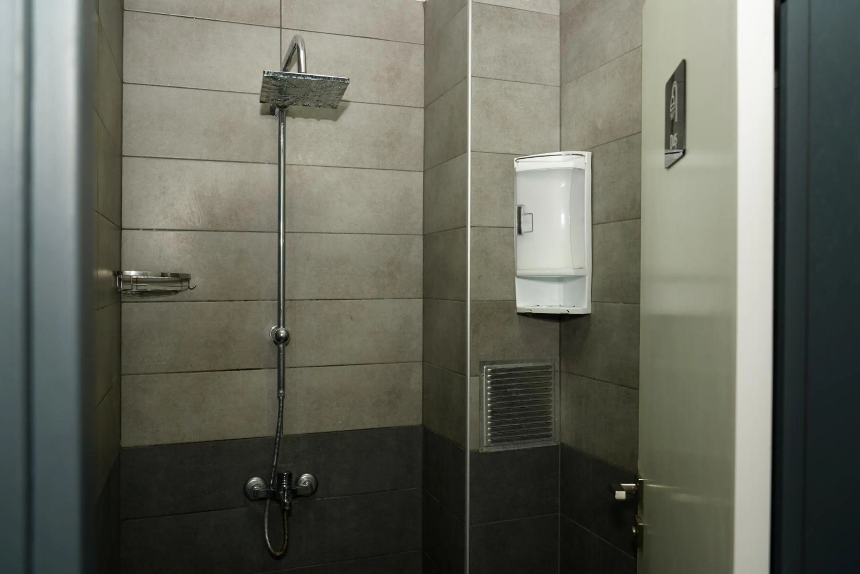 Shower in Archeo